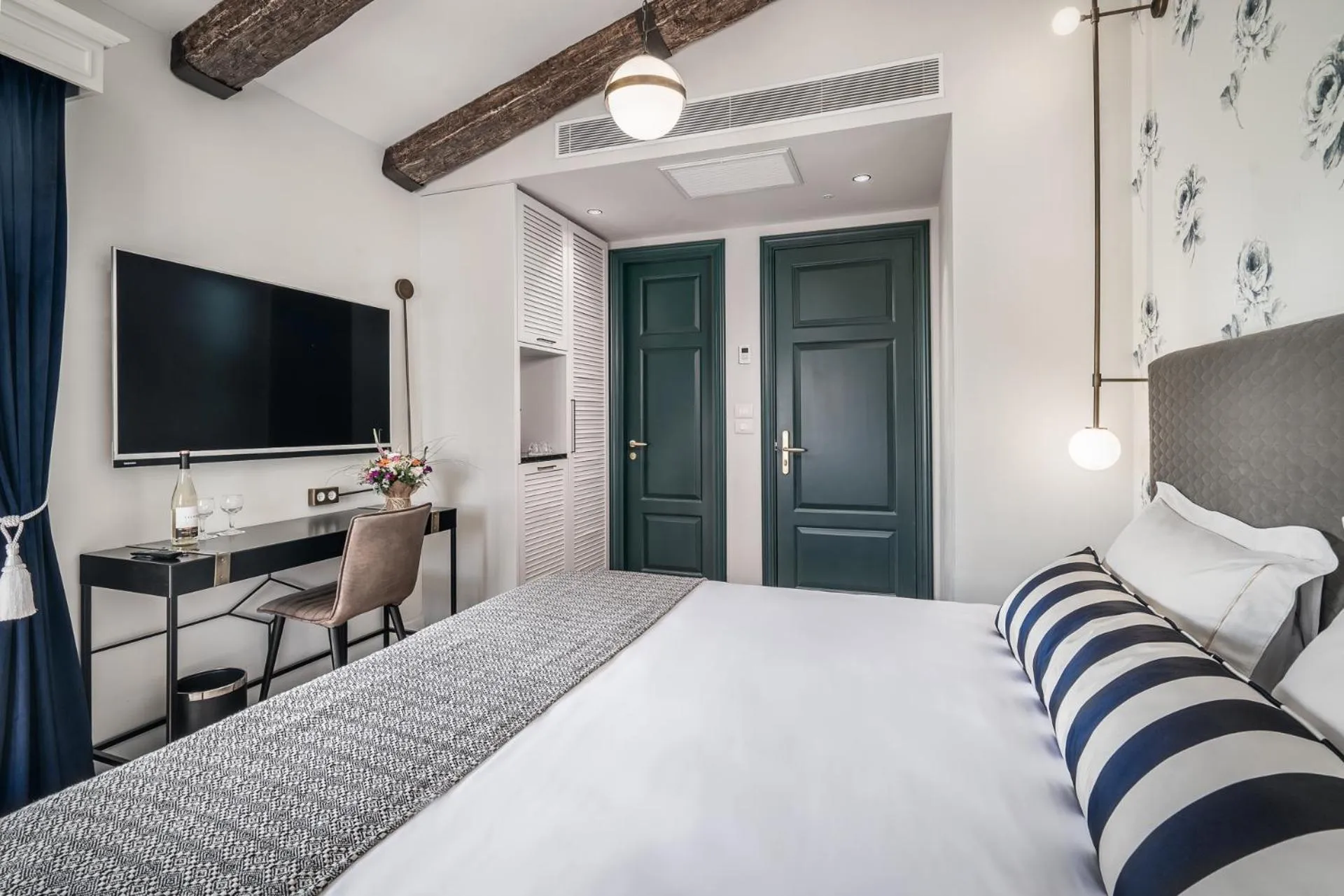 Bed in Zamarin Hotel & Spa