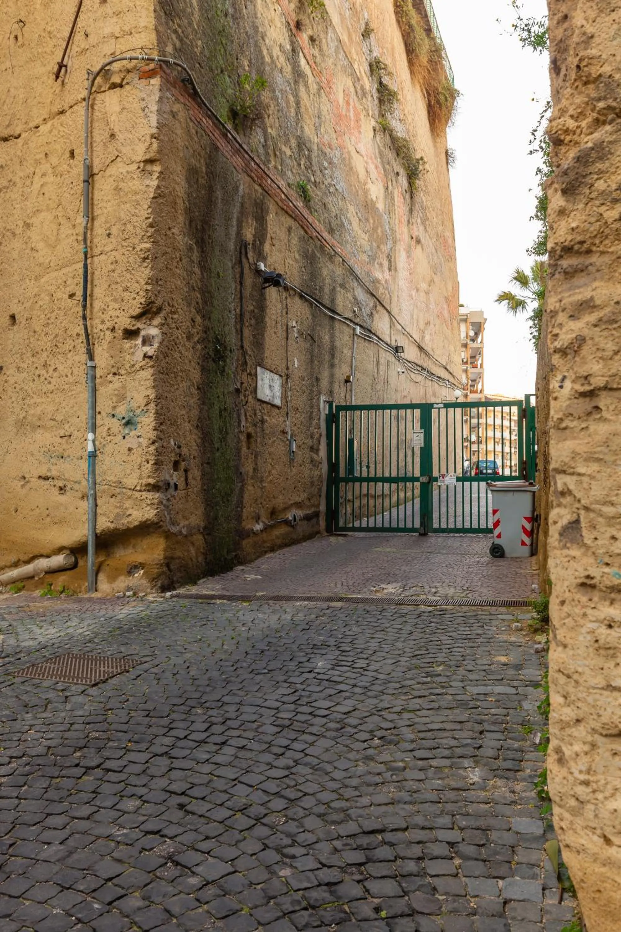 Facade/entrance in O-House Posillipo by Napoliapartments