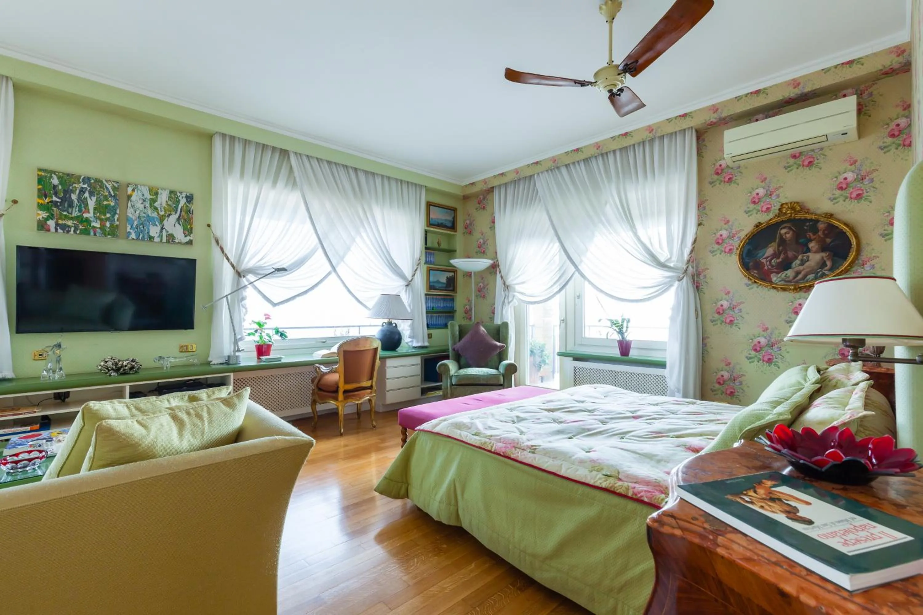 Photo of the whole room, Bed in O-House Posillipo by Napoliapartments