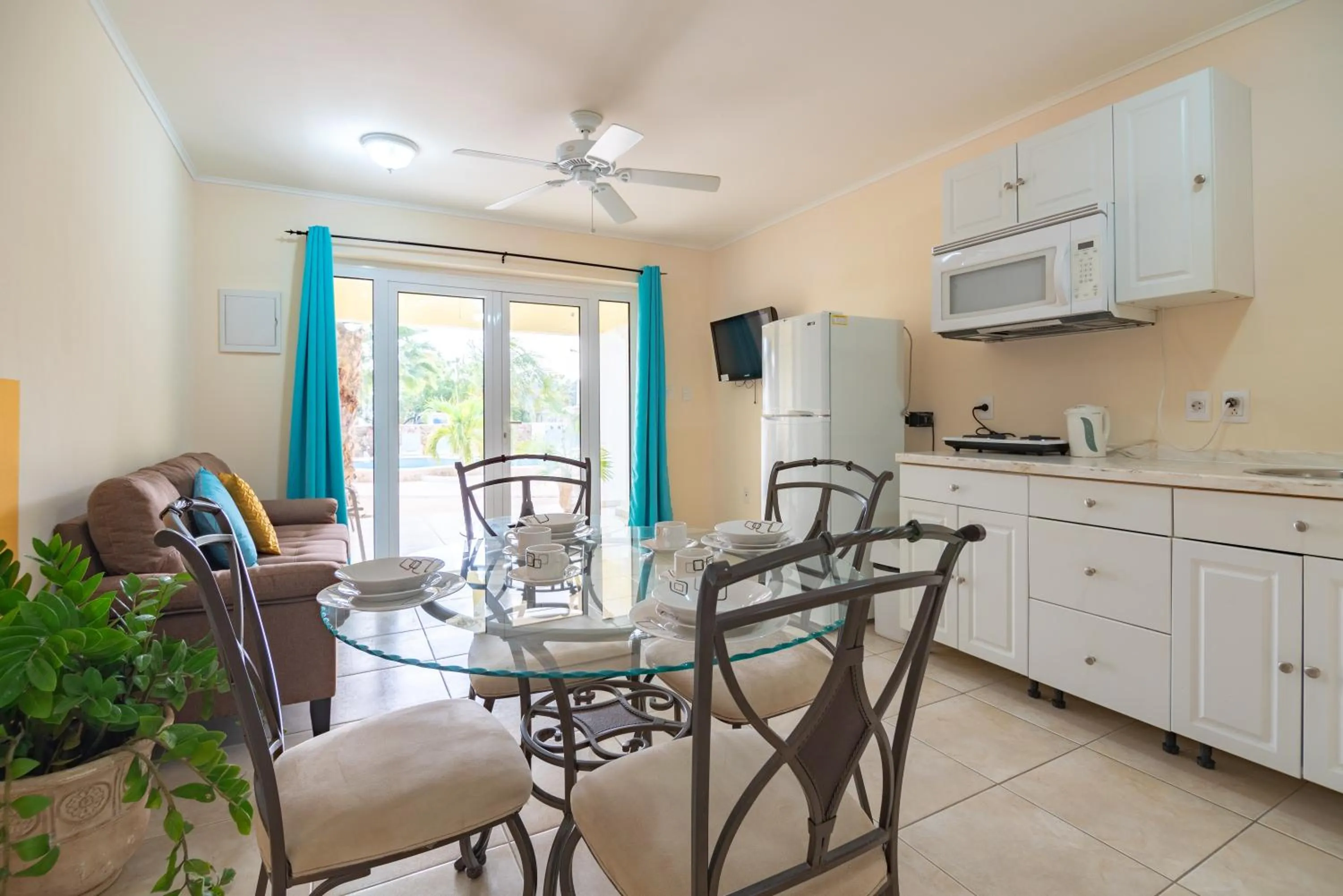 Kitchen or kitchenette in Aqua Viva Suites