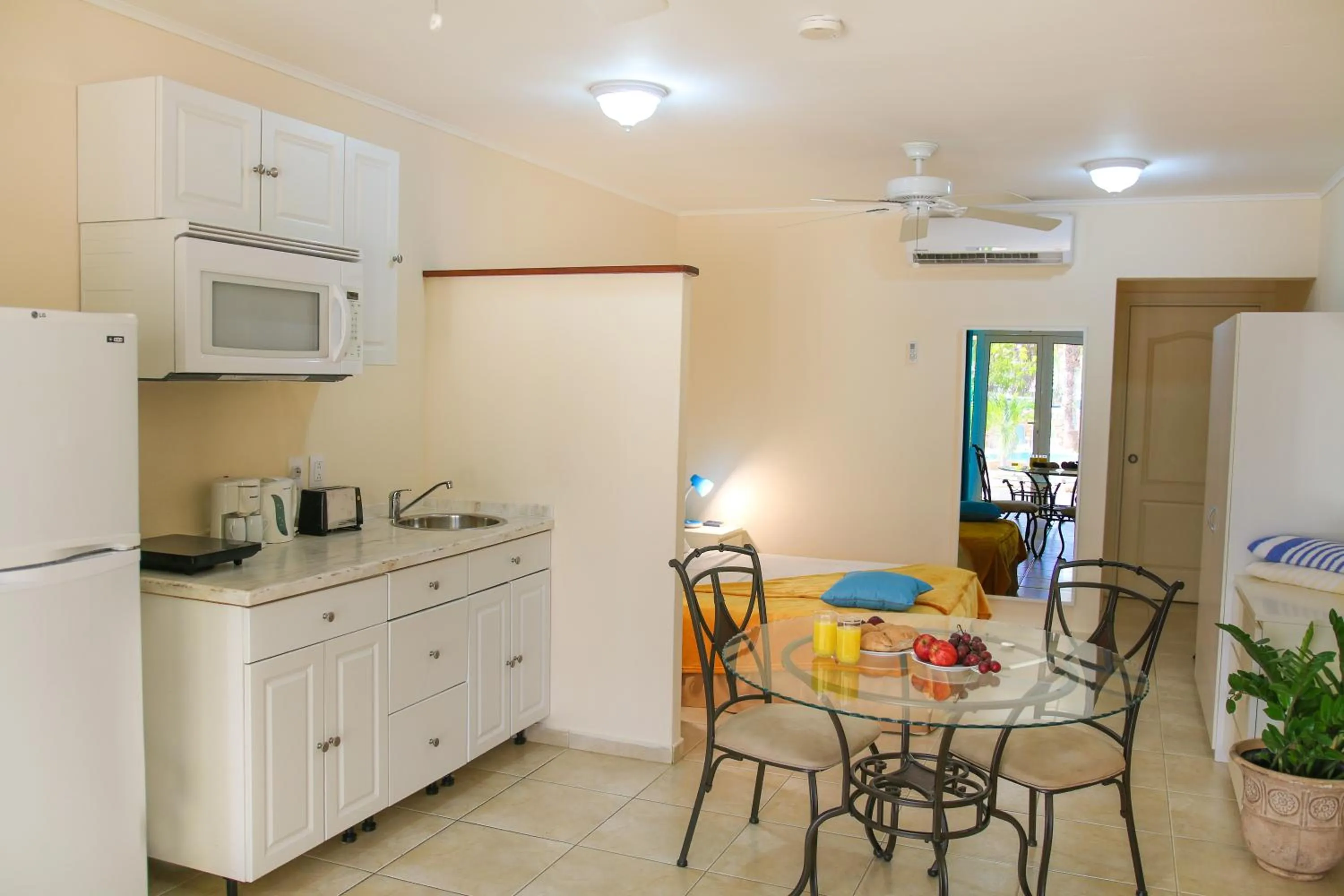 Kitchen or kitchenette in Aqua Viva Suites