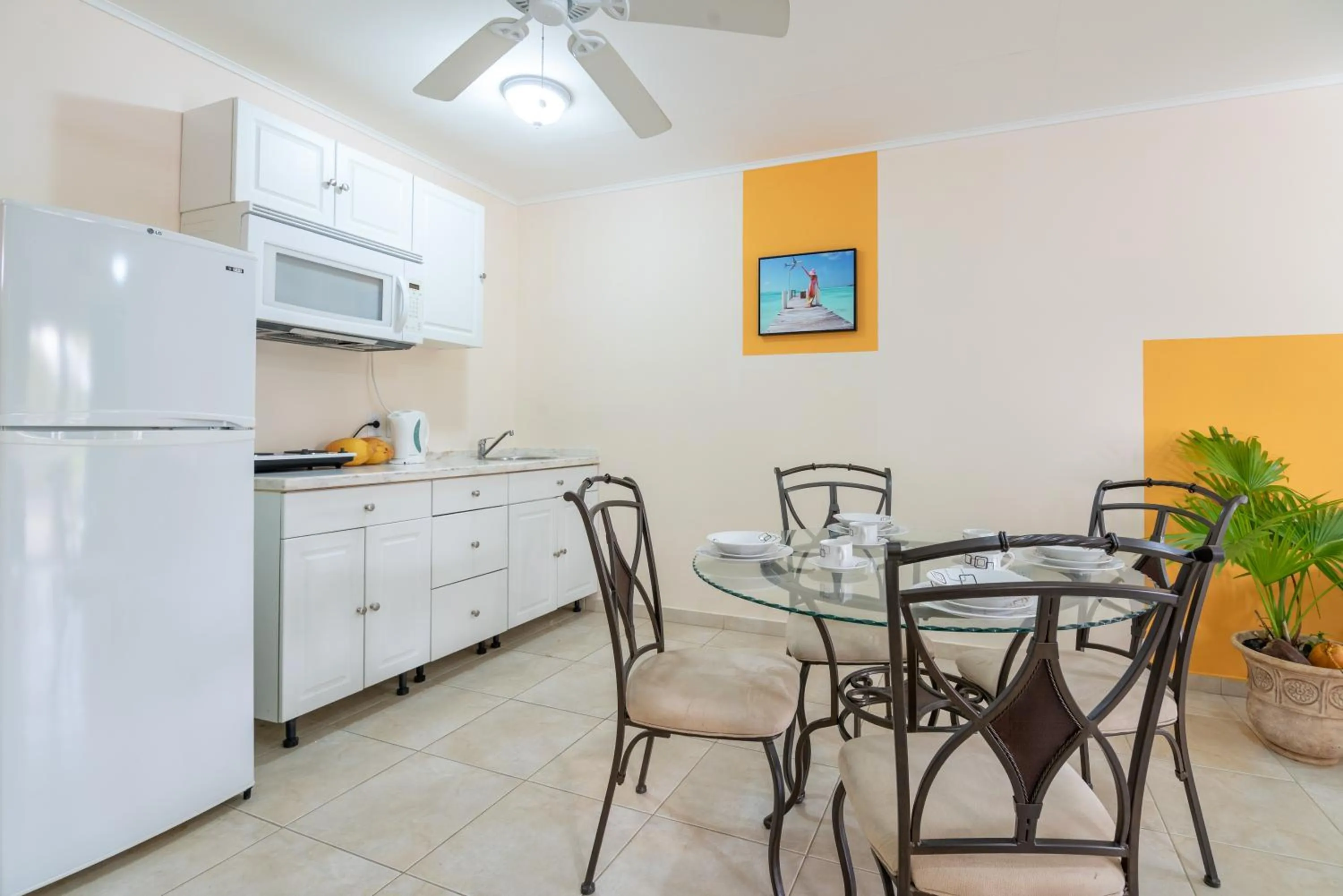 Dining area in Aqua Viva Suites