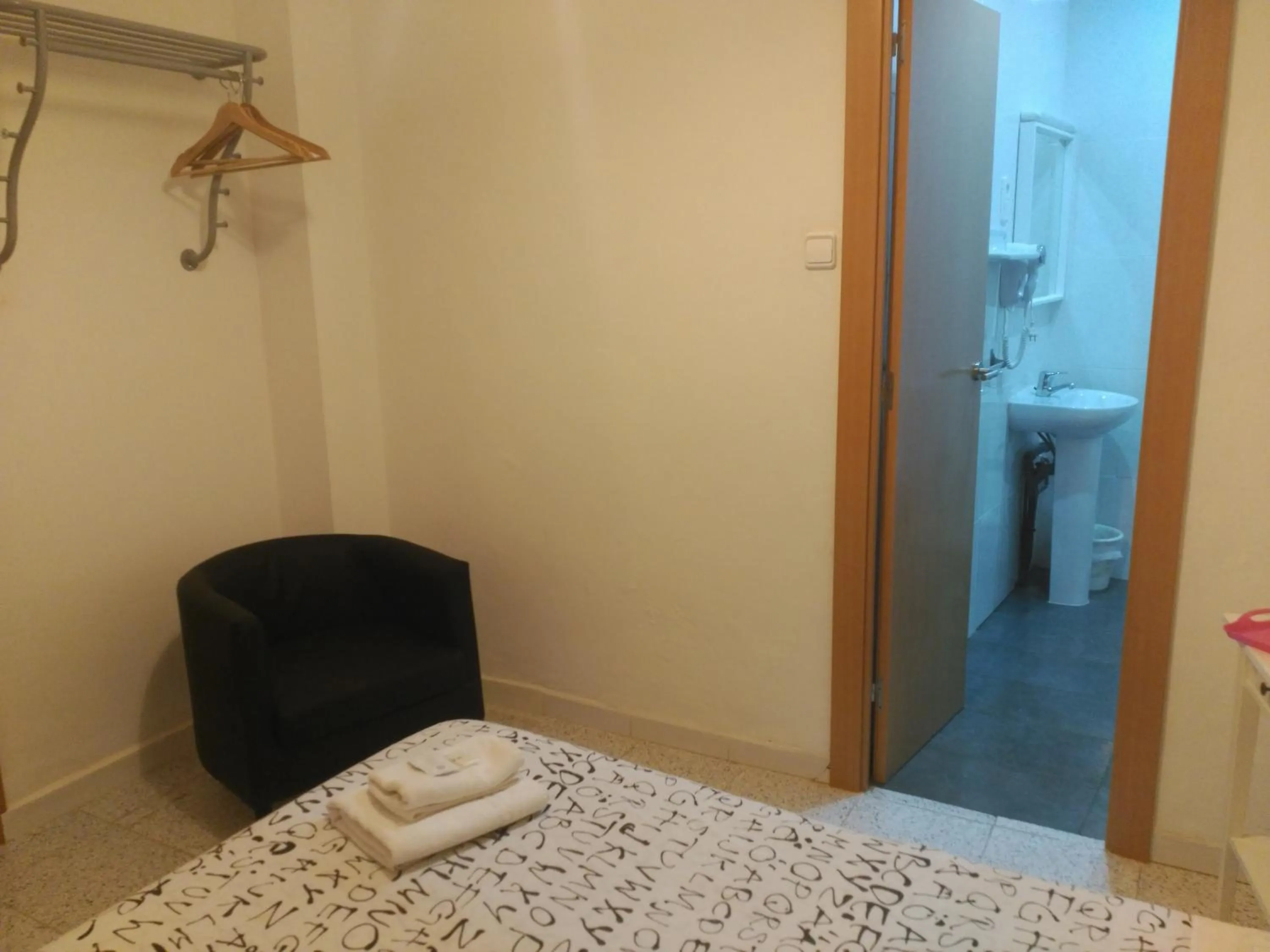 Decorative detail, Bed in Hostal River