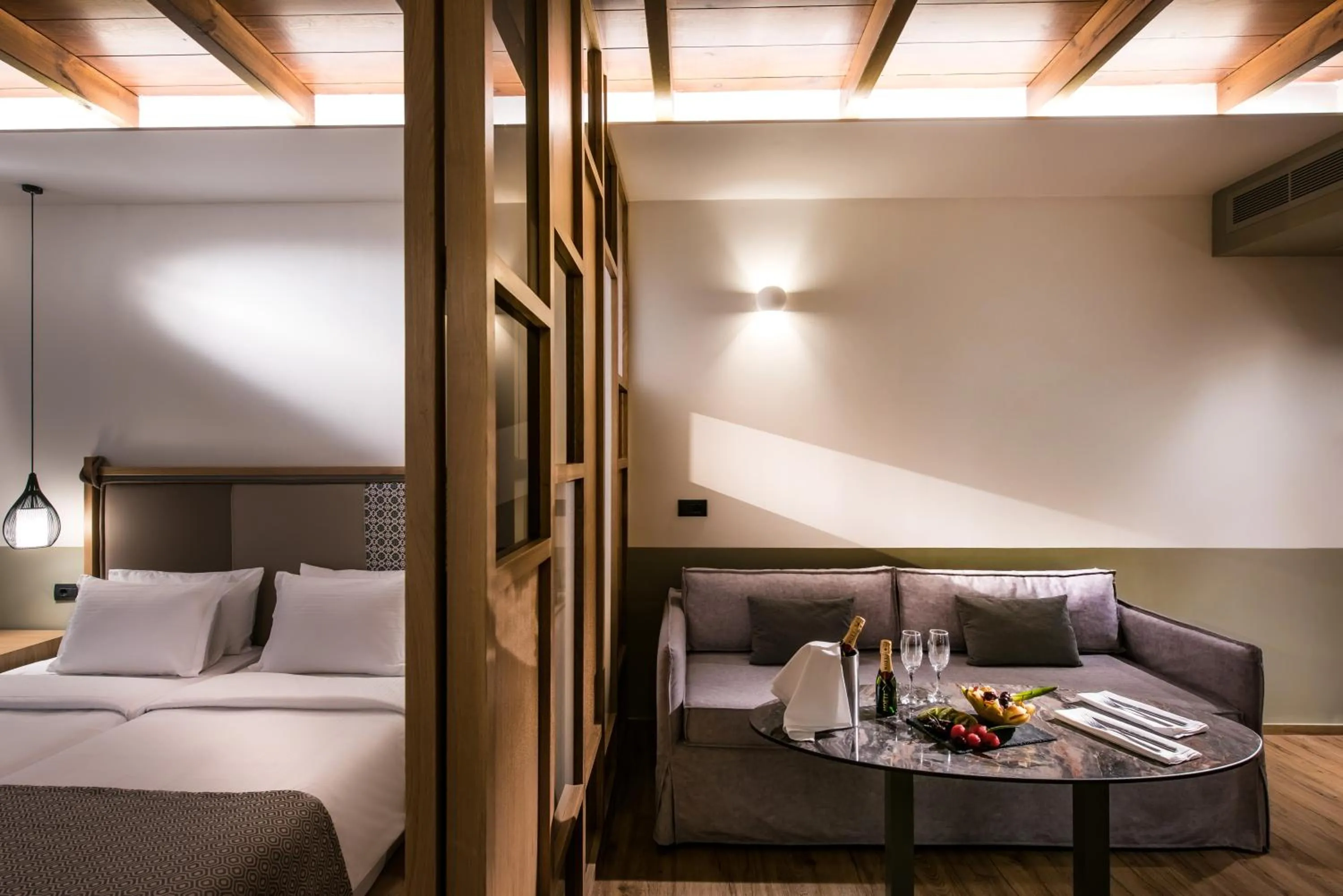 Bedroom, Bed in Petousis Hotel & Suites