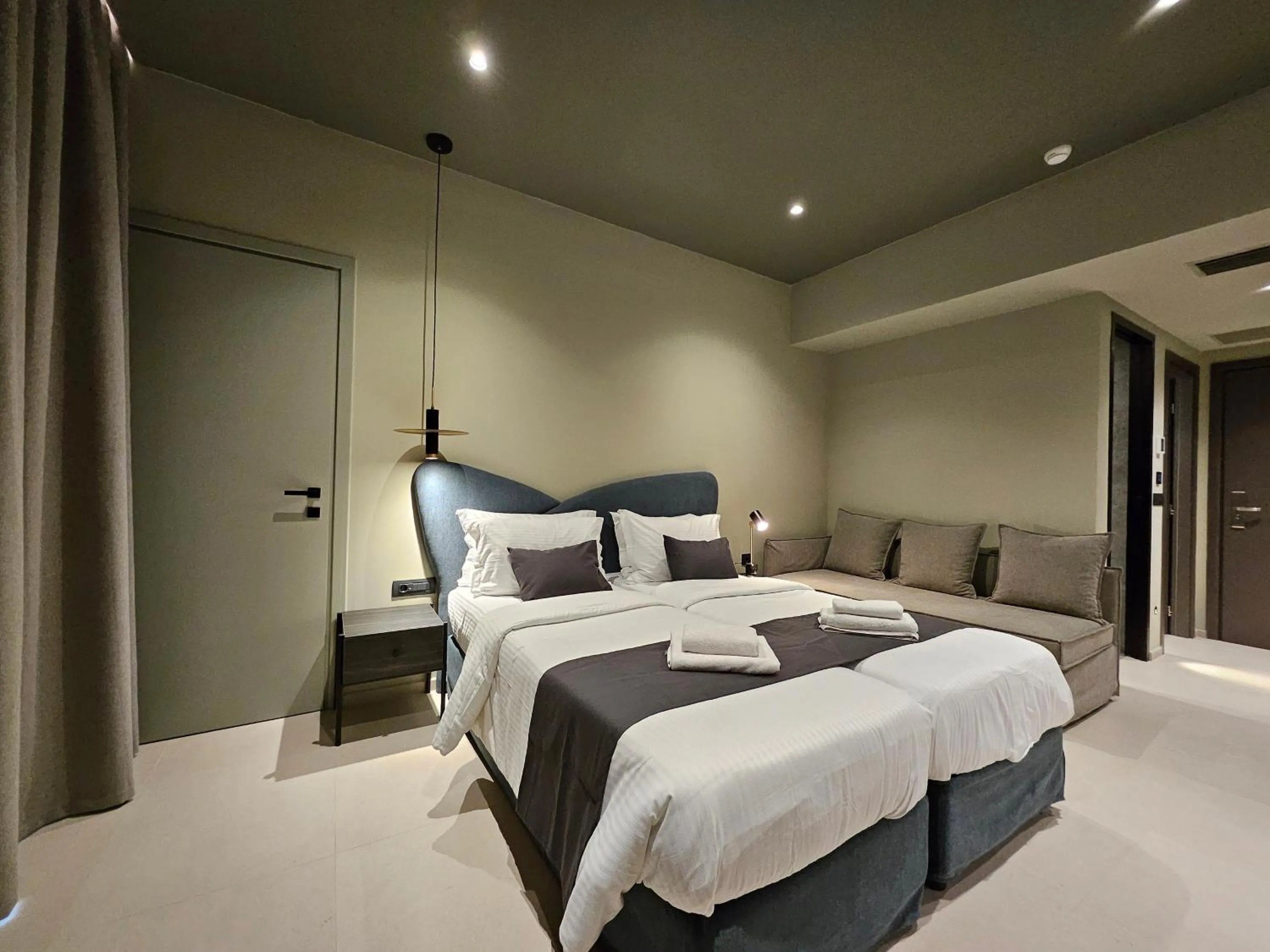 Bedroom, Bed in Petousis Hotel & Suites