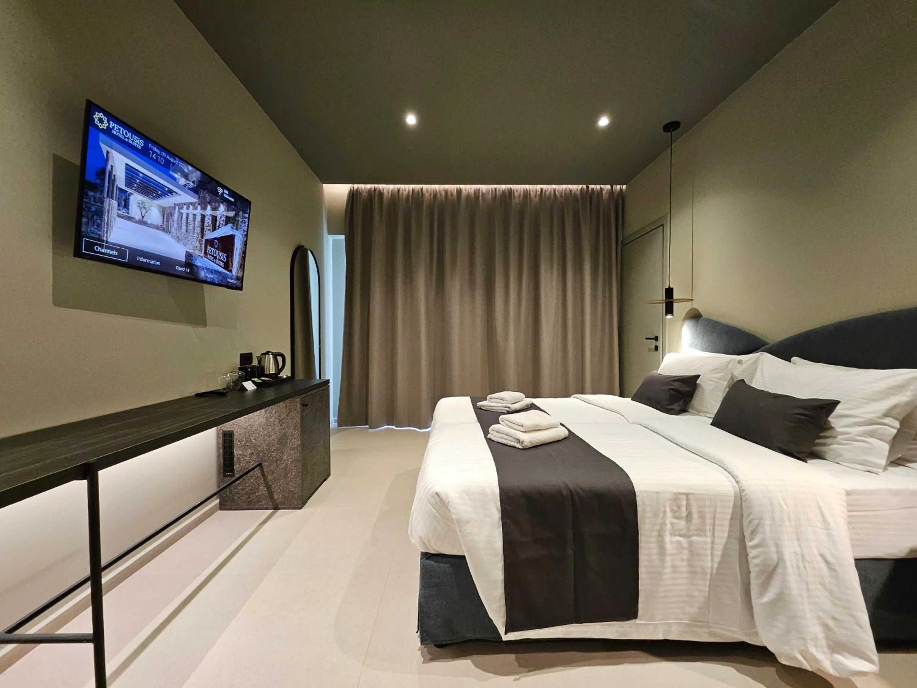 Bedroom, Bed in Petousis Hotel & Suites