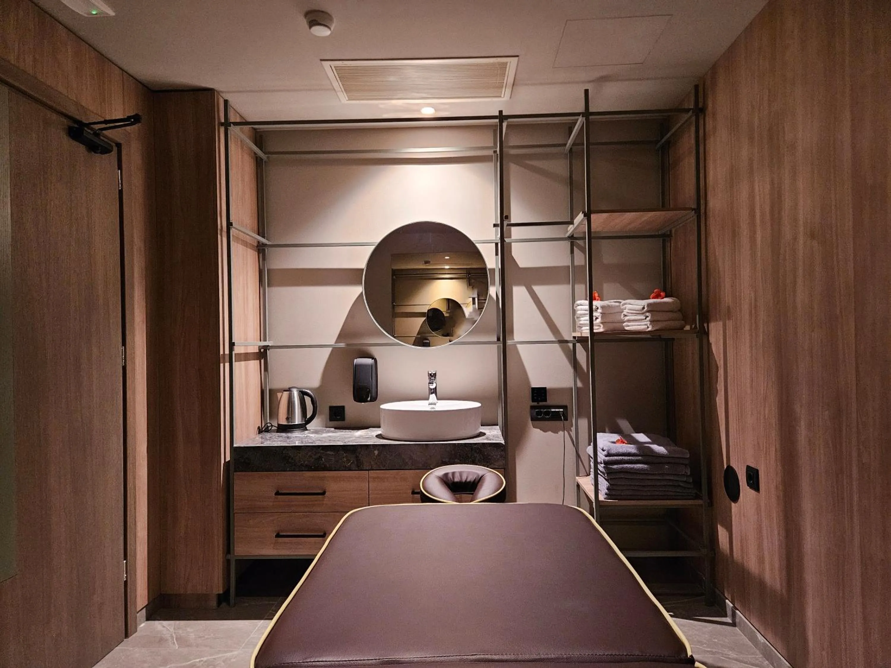 Massage in Petousis Hotel & Suites