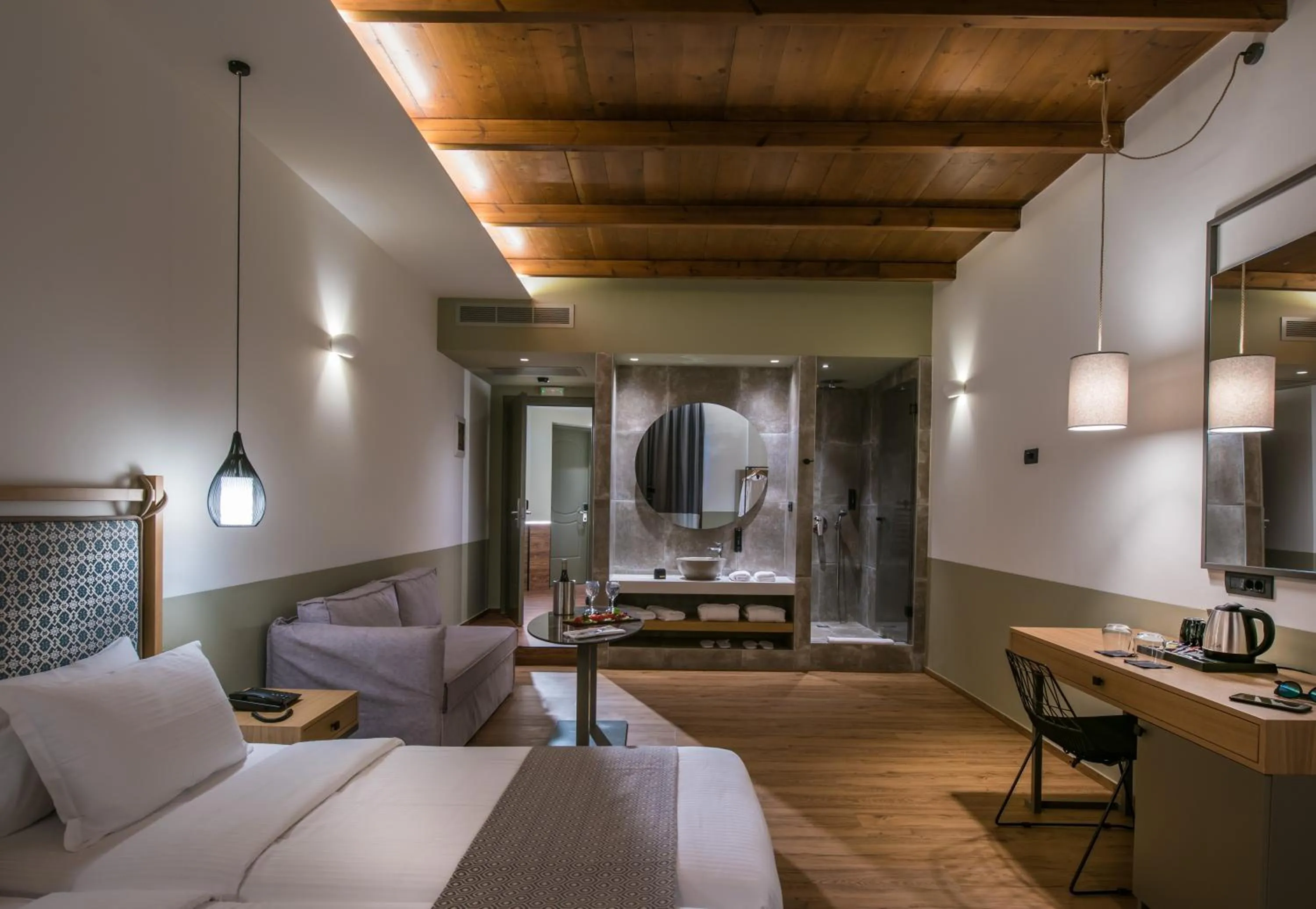 Bedroom, Bed in Petousis Hotel & Suites