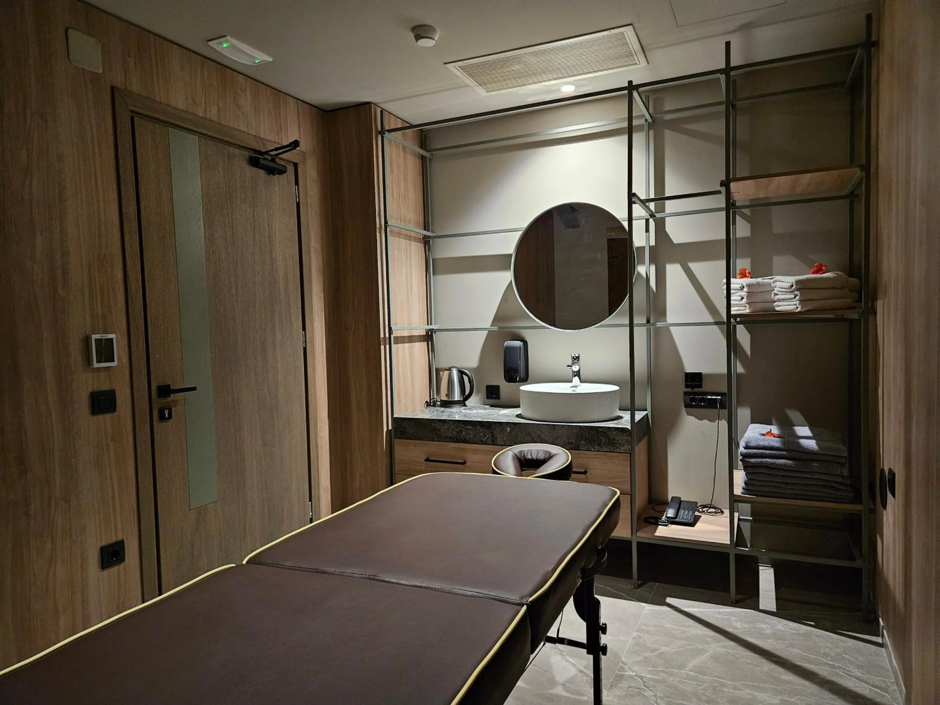 Massage, Bed in Petousis Hotel & Suites