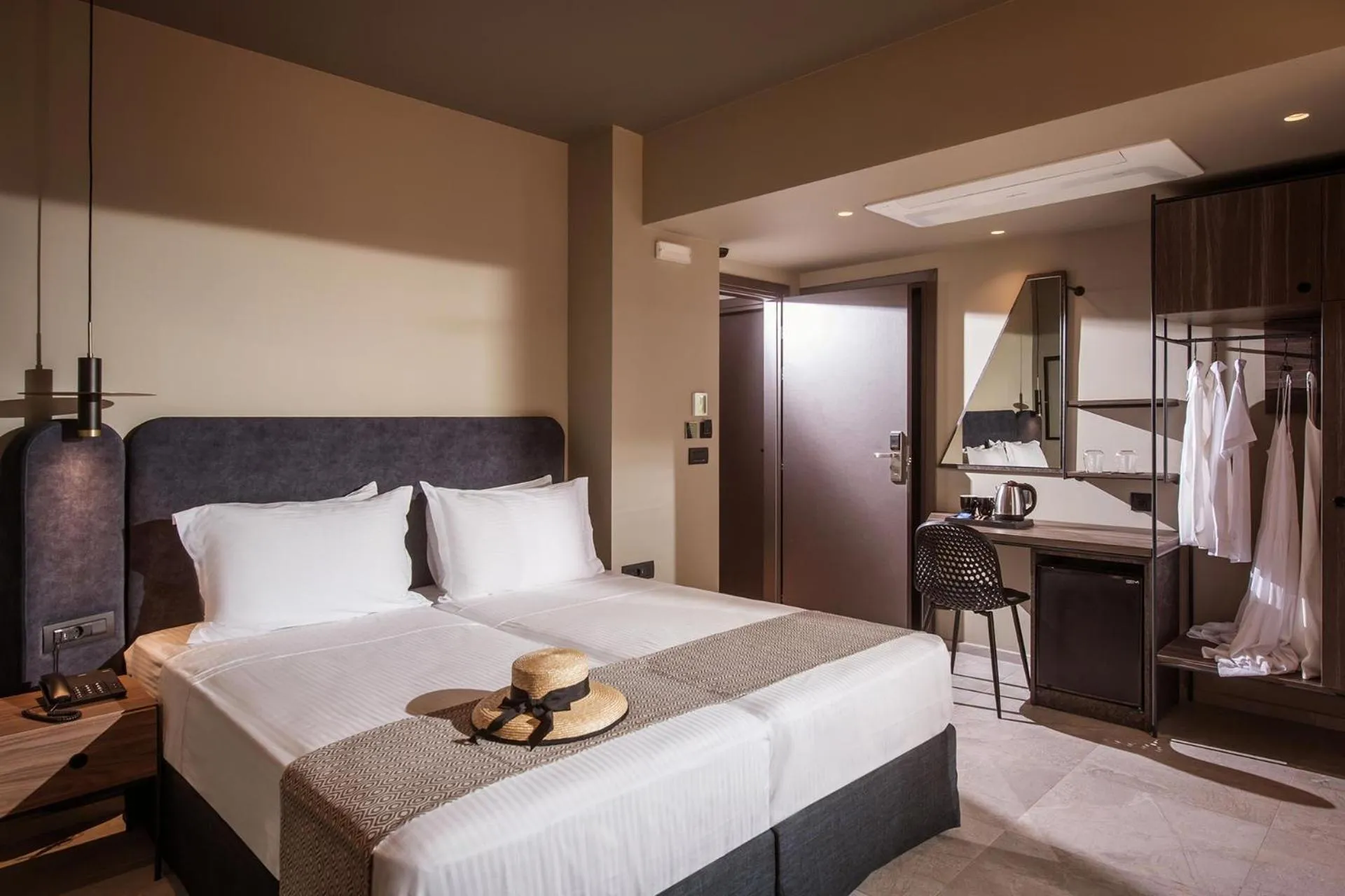 Bedroom, Bed in Petousis Hotel & Suites