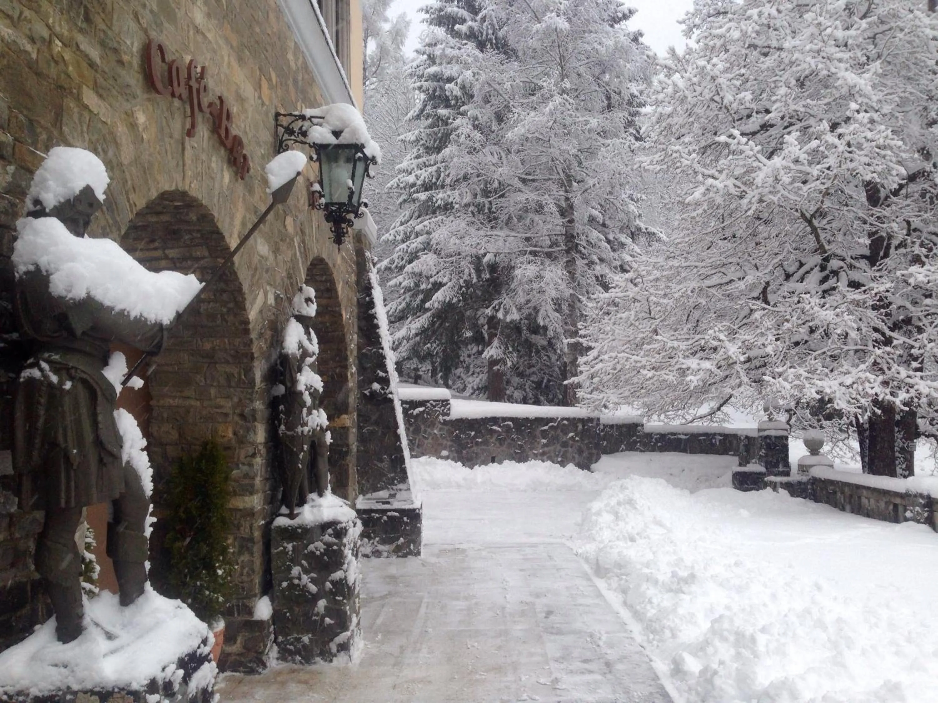 Facade/entrance in Complex La Tunuri - Vila Economat