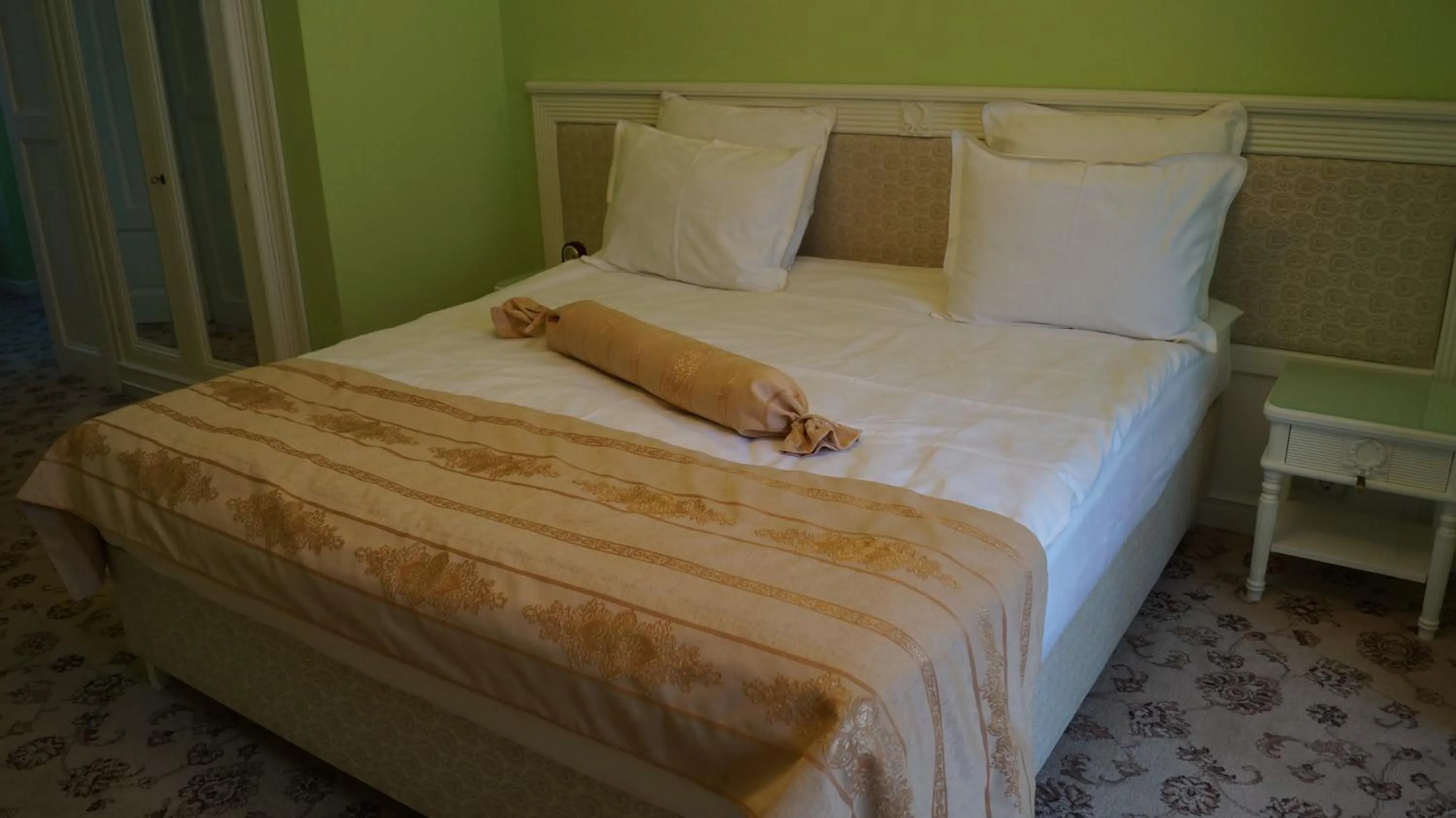 Bed in Complex La Tunuri - Vila Economat