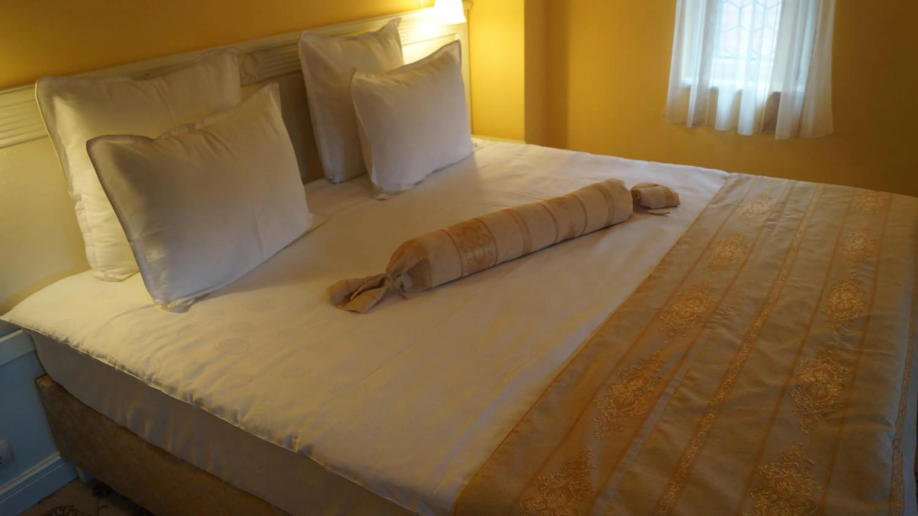 Bed in Complex La Tunuri - Vila Economat