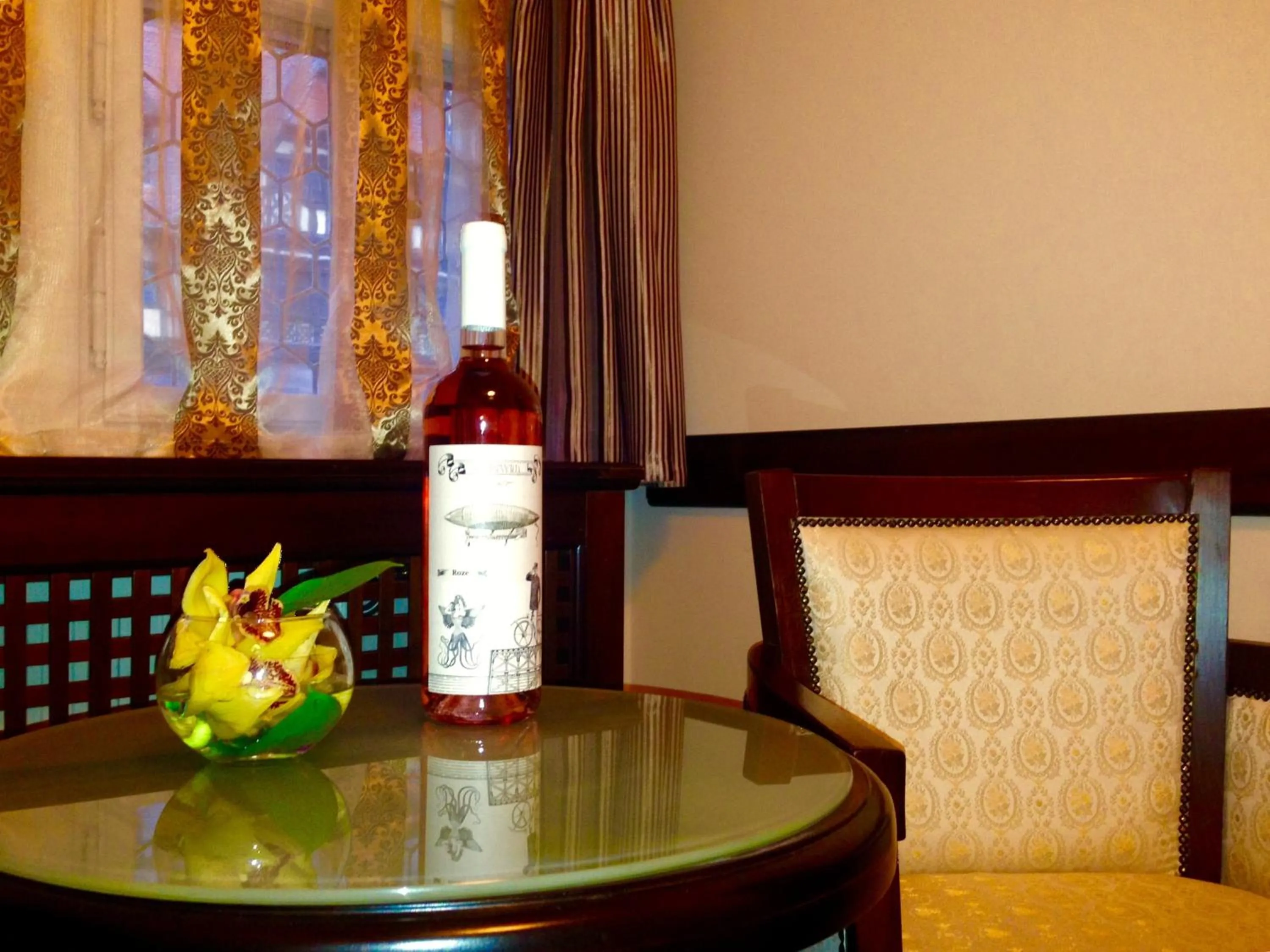 Photo of the whole room in Complex La Tunuri - Vila Economat