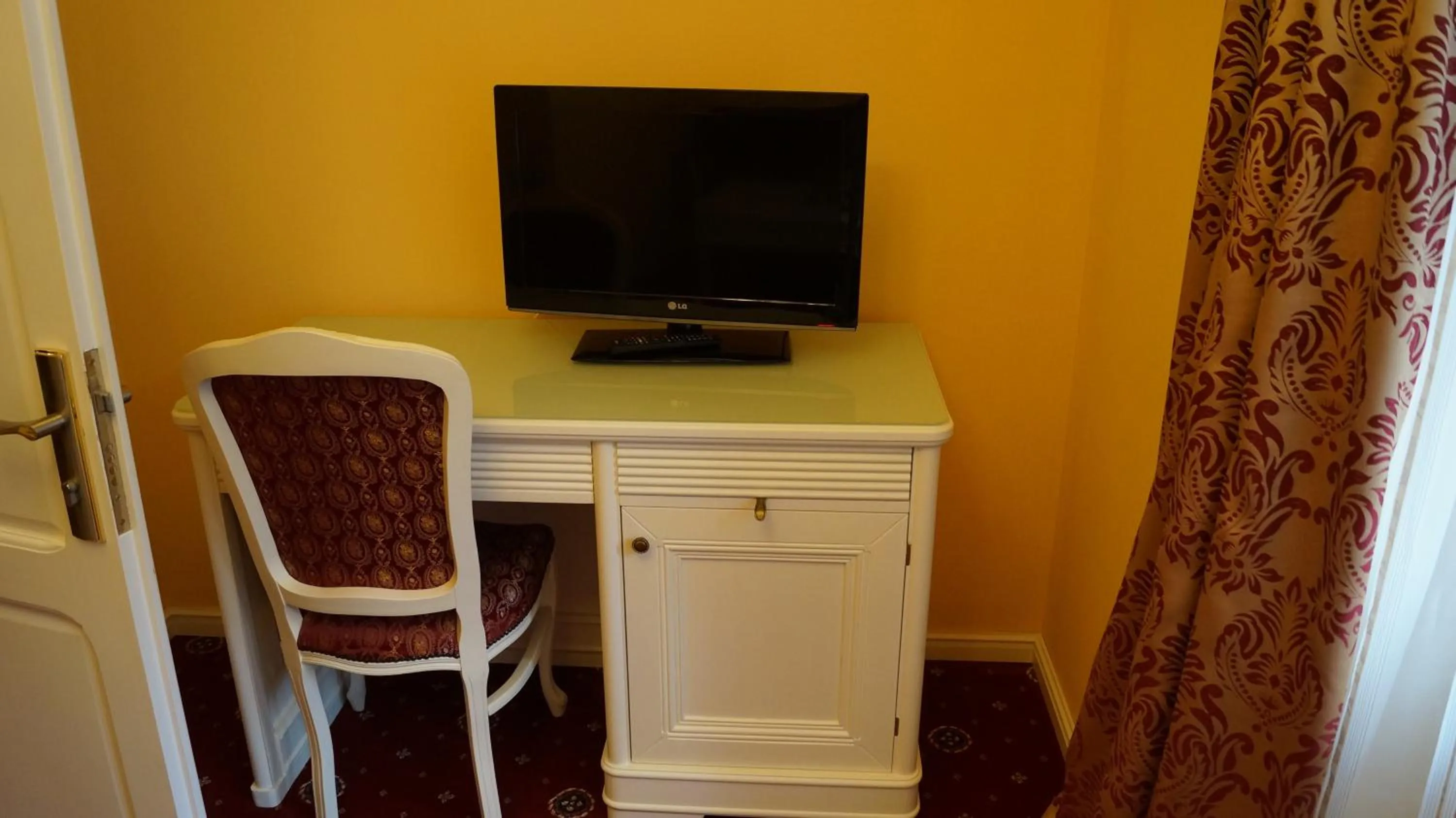 TV and multimedia in Complex La Tunuri - Vila Economat