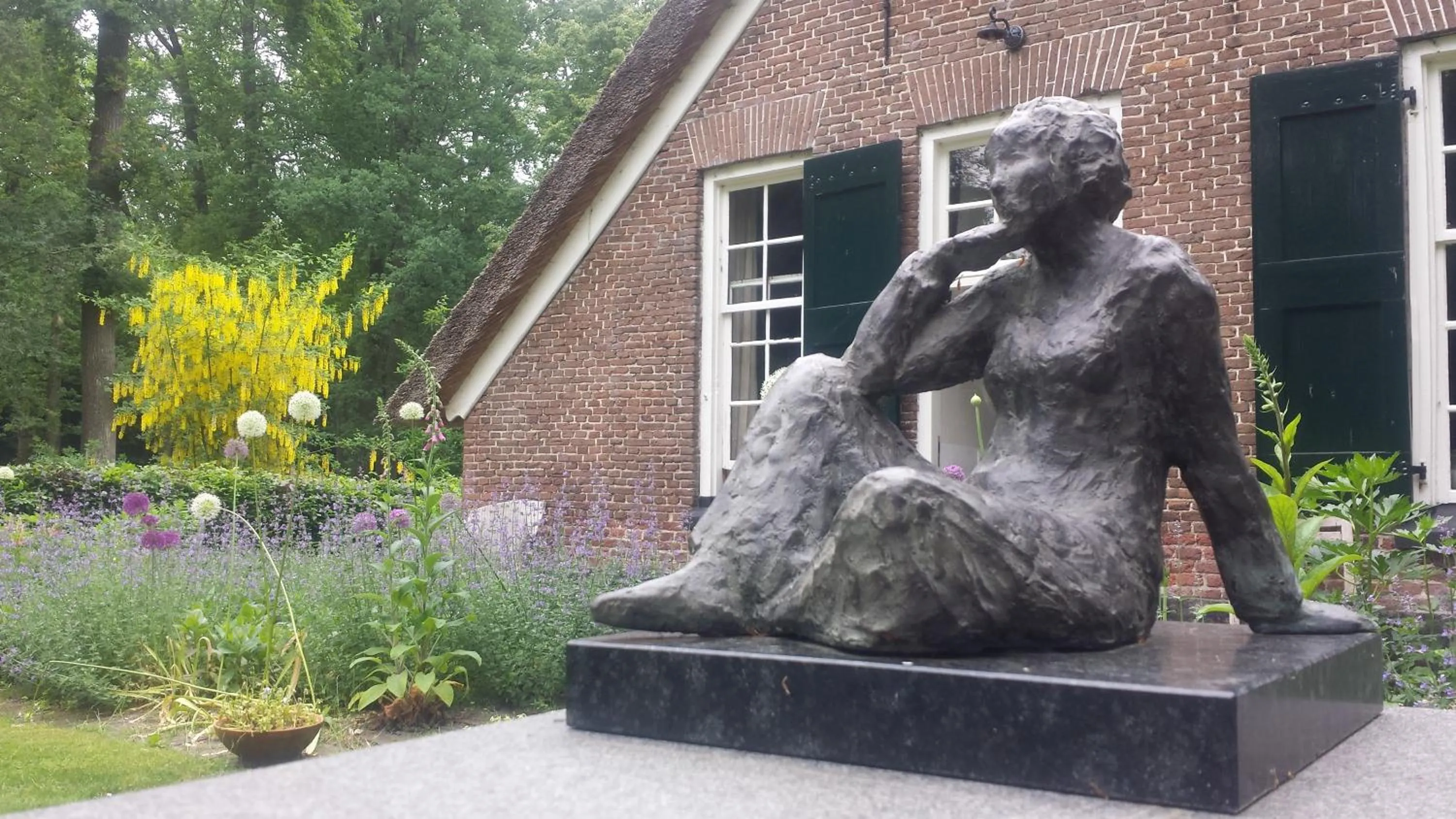 Garden view in Landgoedhoeve Vosbergen