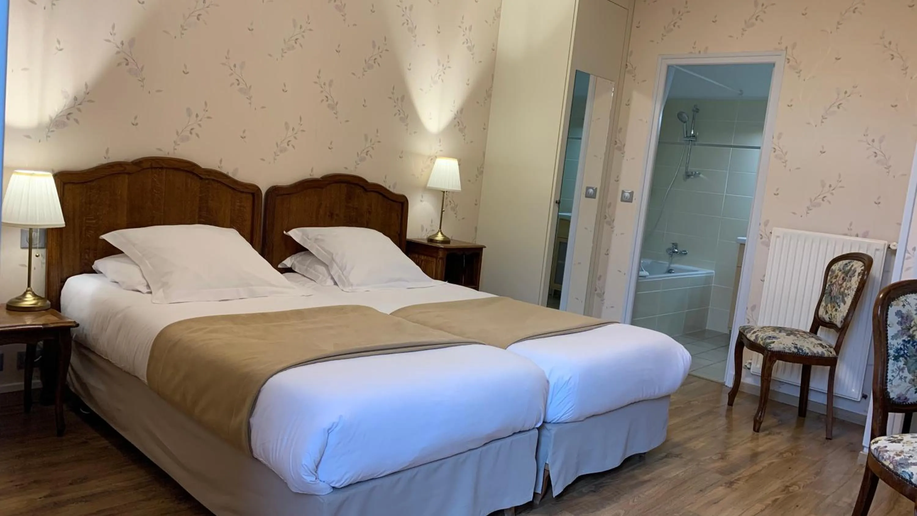 Bed in AUBERGE DU PORCHE