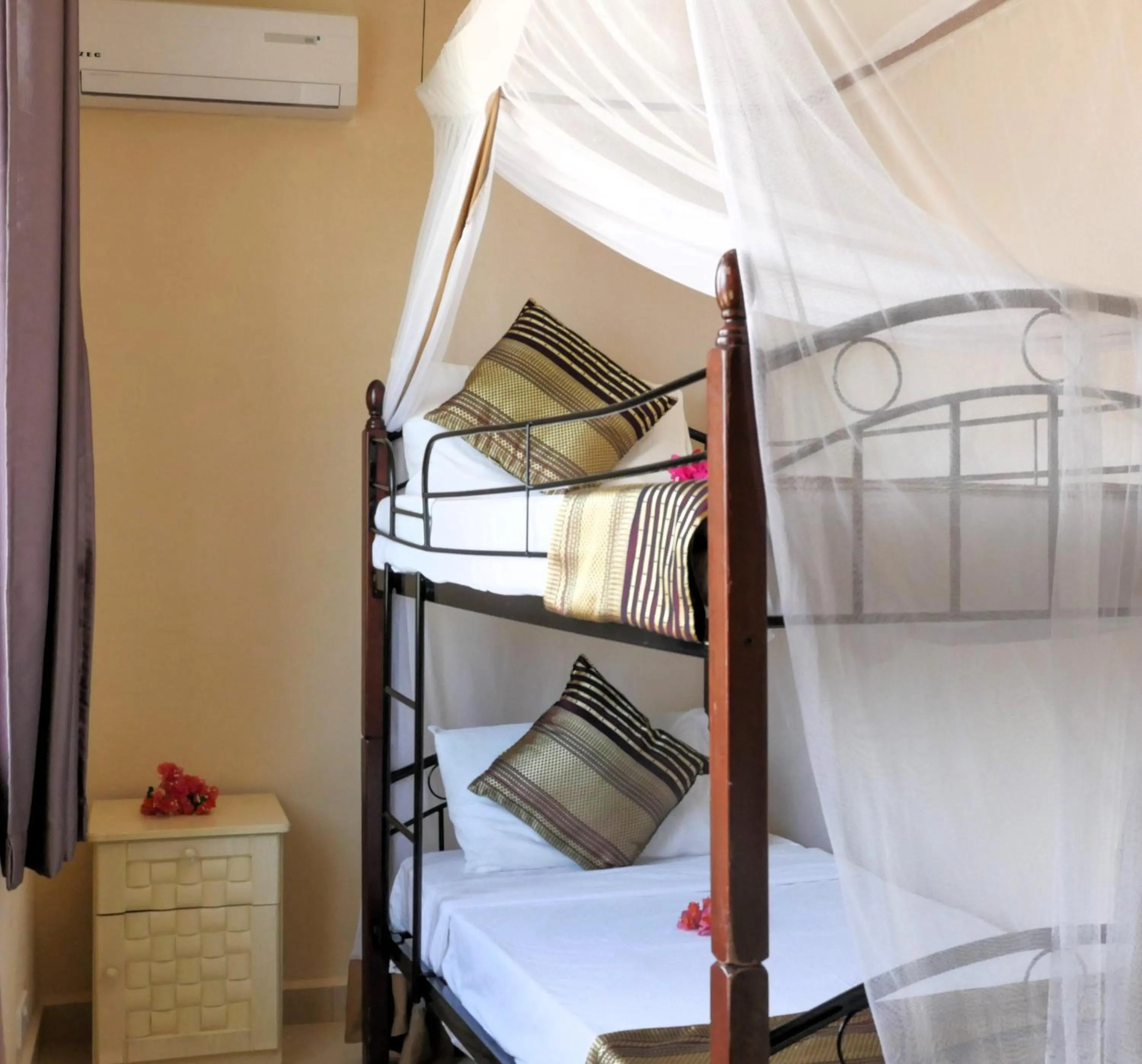 Bed in Villa Fleur De Lys