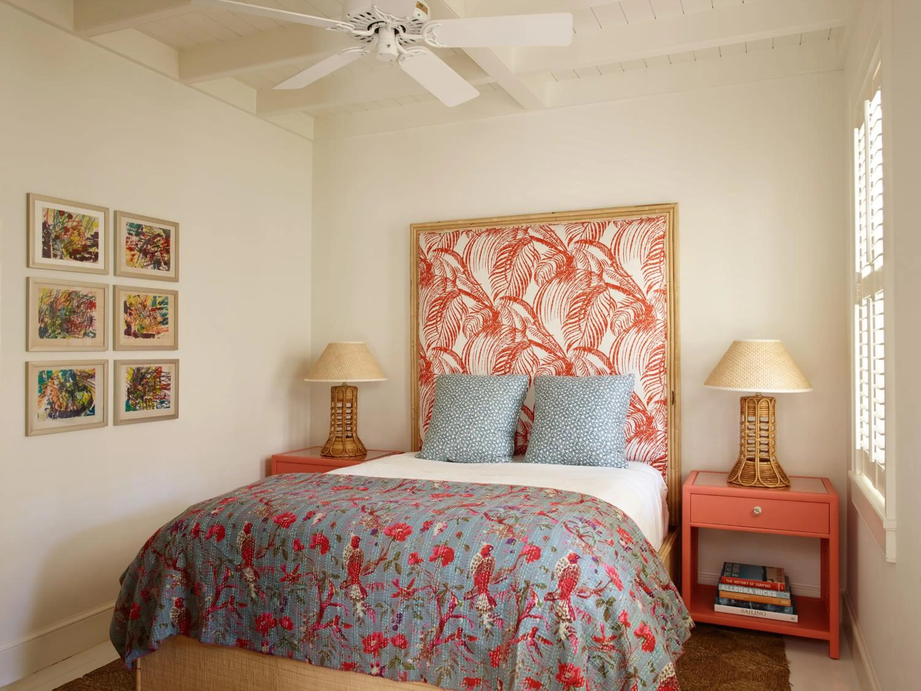 Bed in Eleven Bahama House