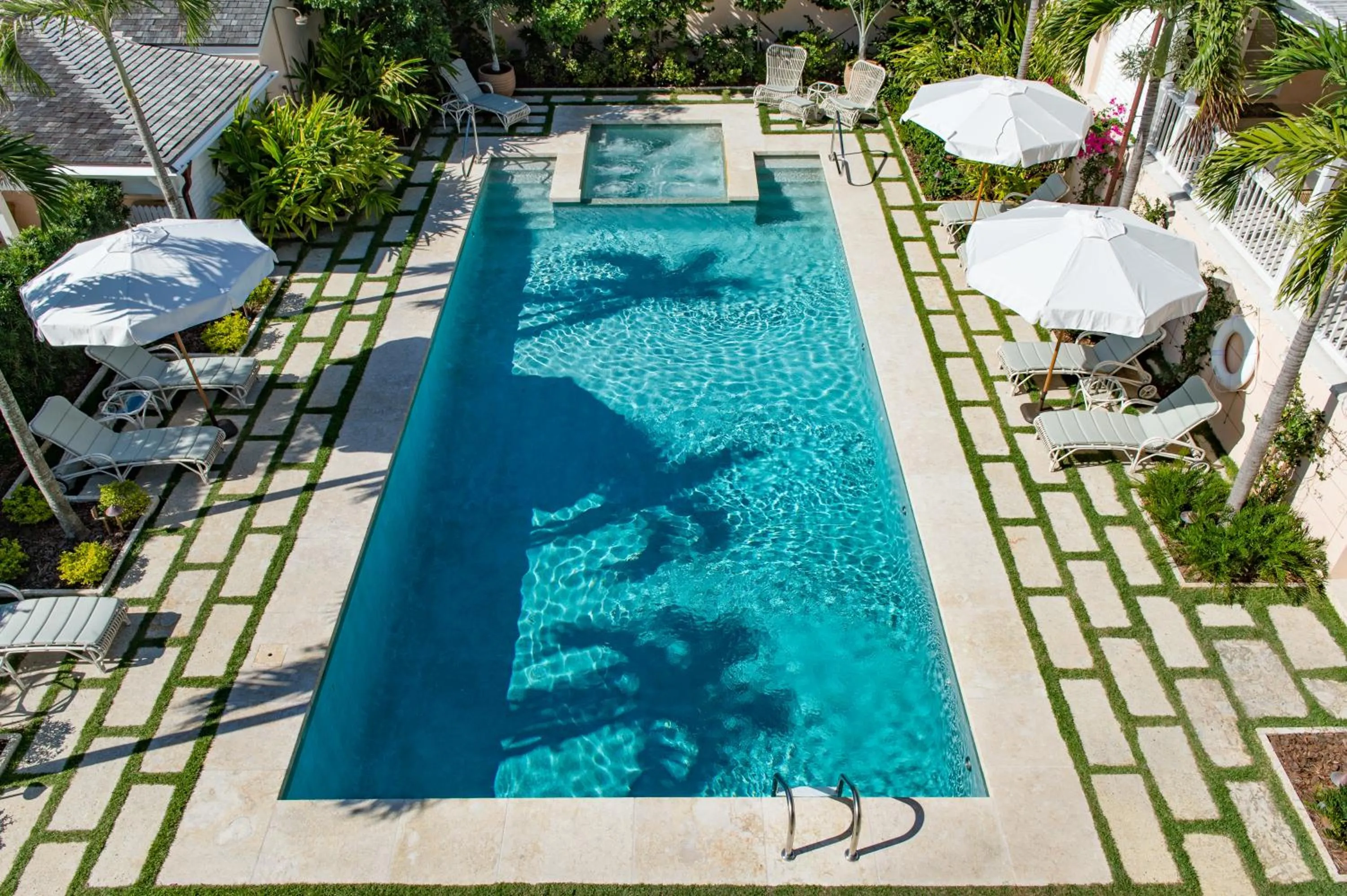 Property building in Eleven Bahama House