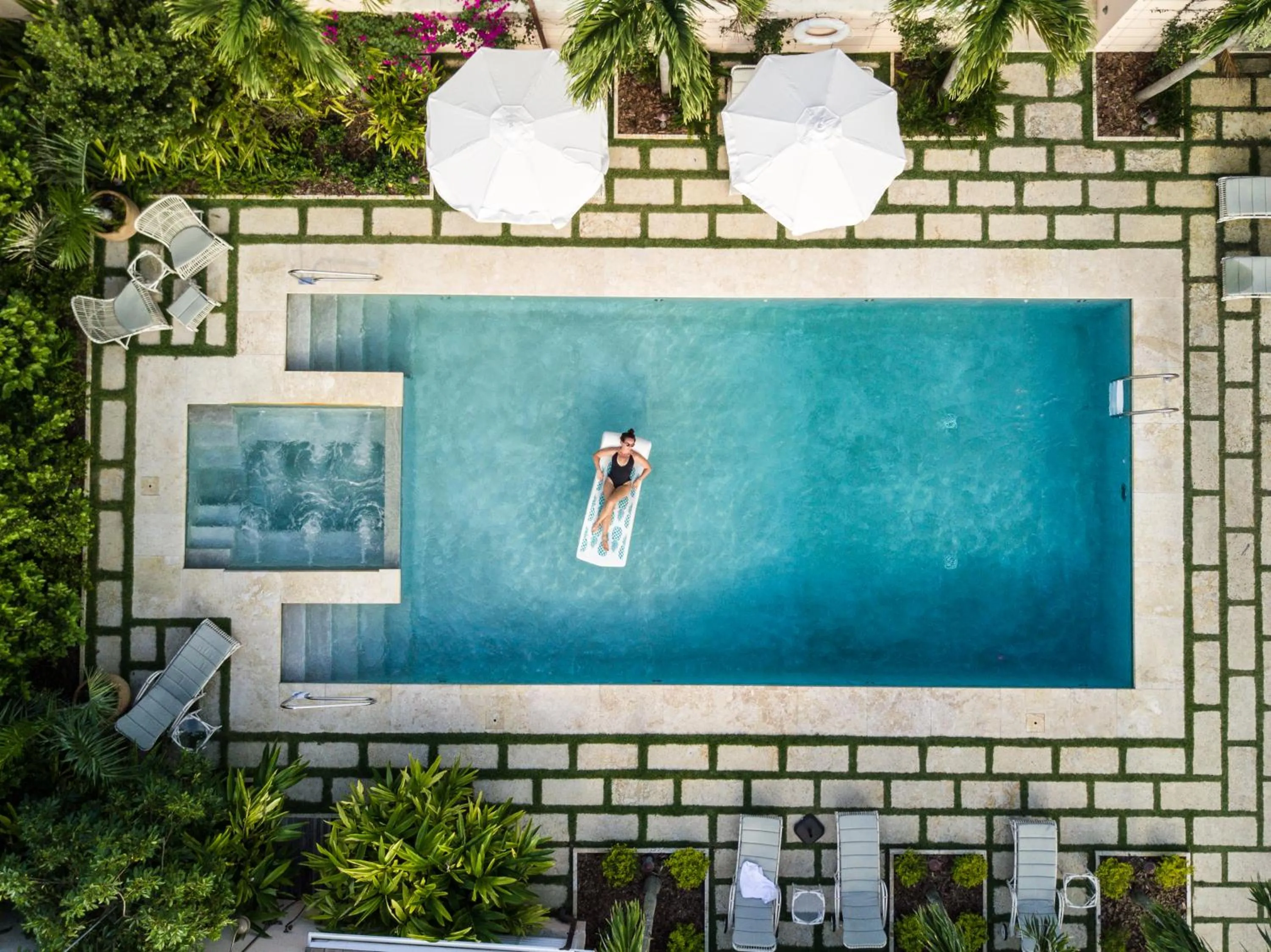 Property building in Eleven Bahama House