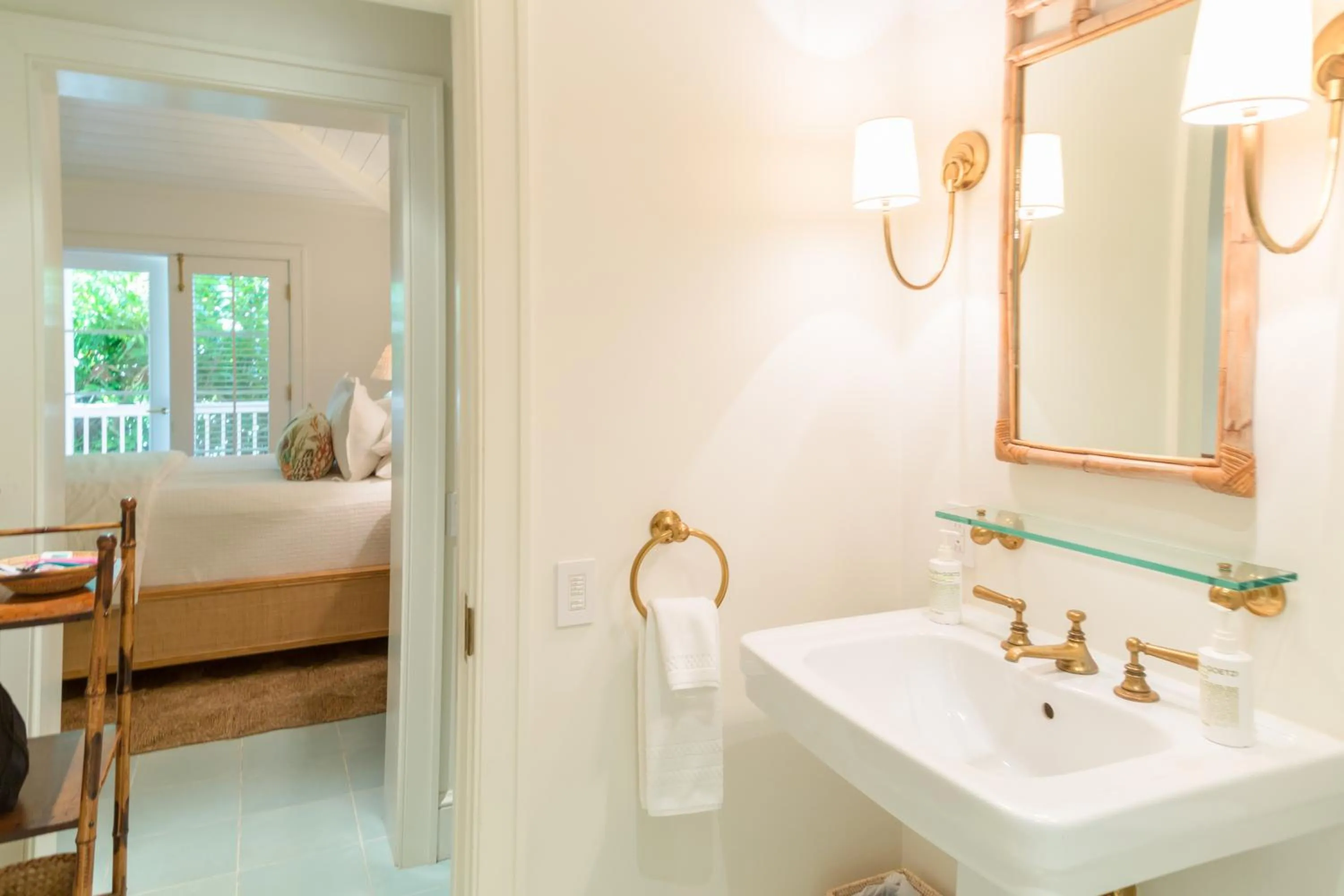 Bed in Eleven Bahama House