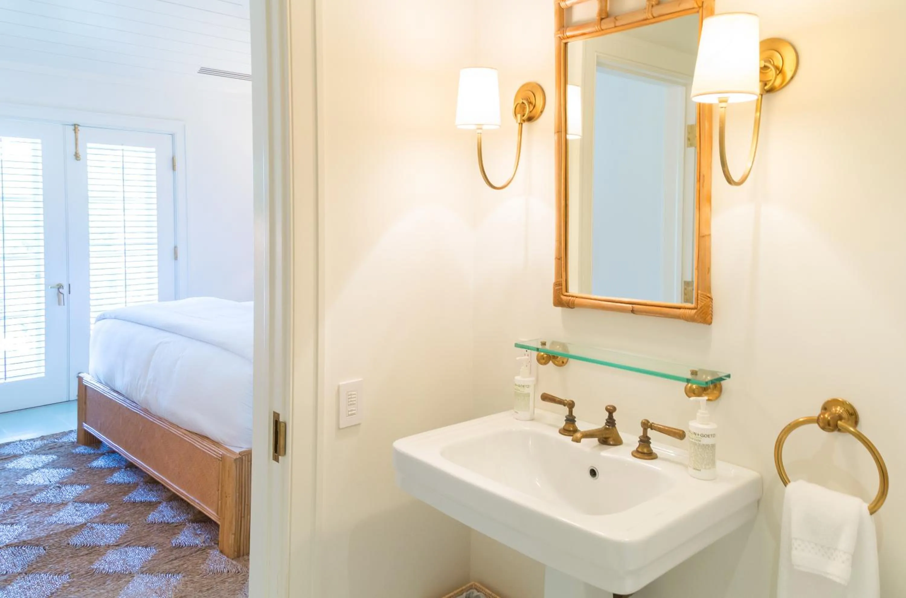 Bed in Eleven Bahama House