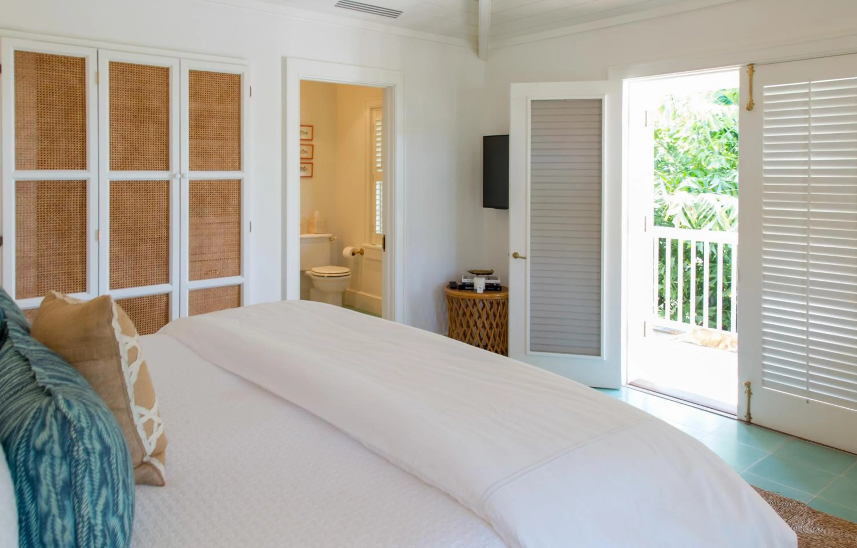 Bed in Eleven Bahama House