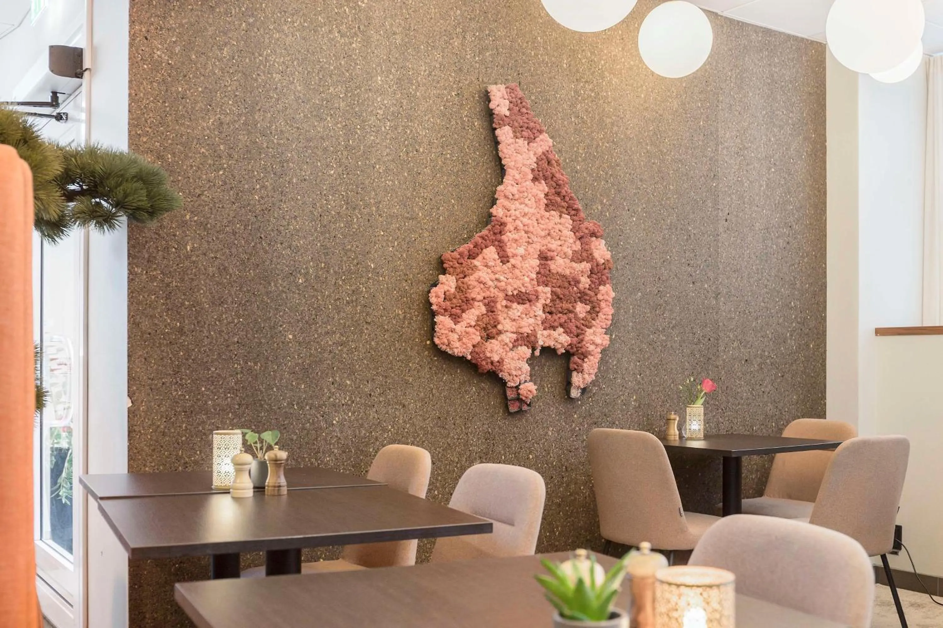 Restaurant/places to eat in Best Western Hotel River C