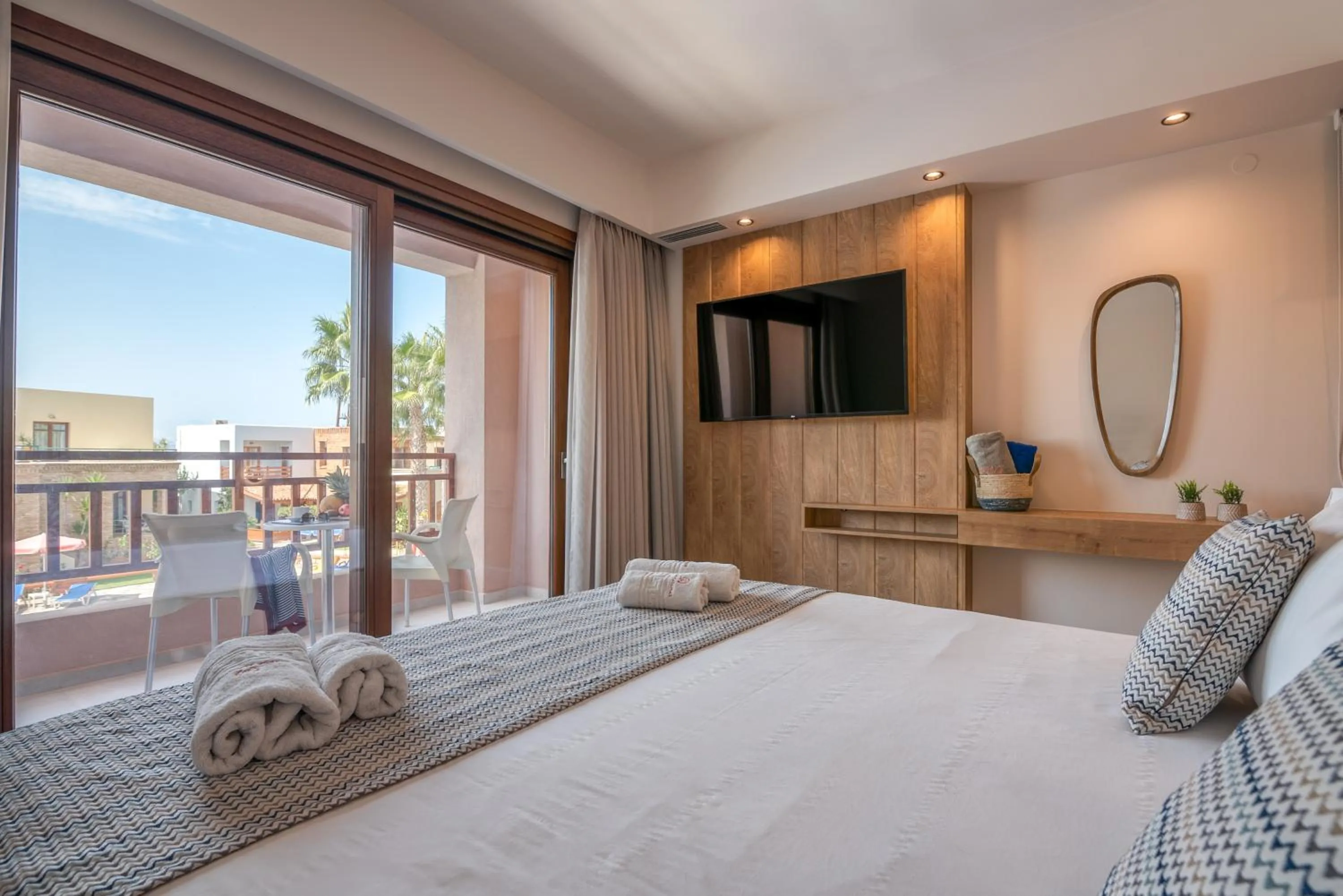 Bed in Omega Platanias