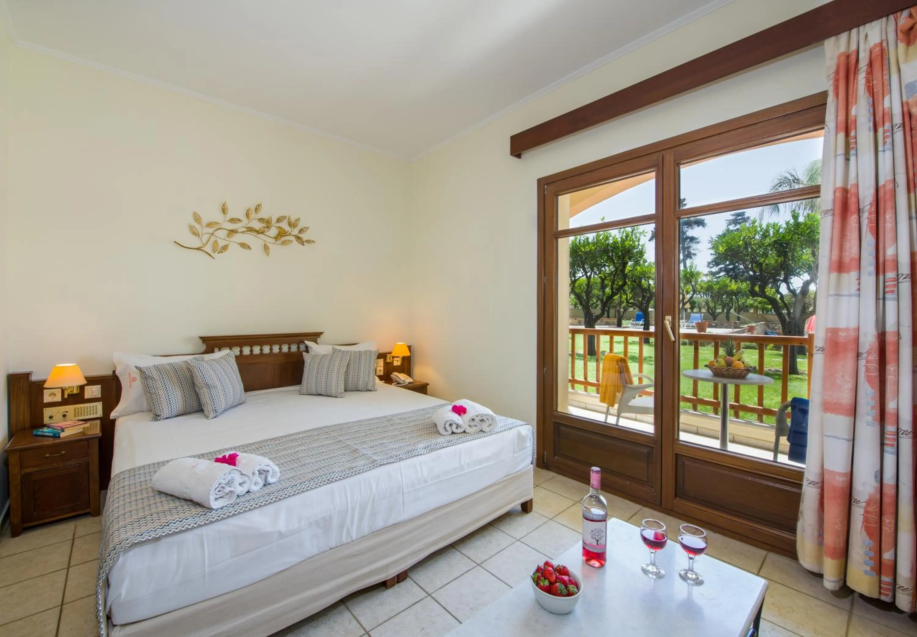 Bed in Omega Platanias