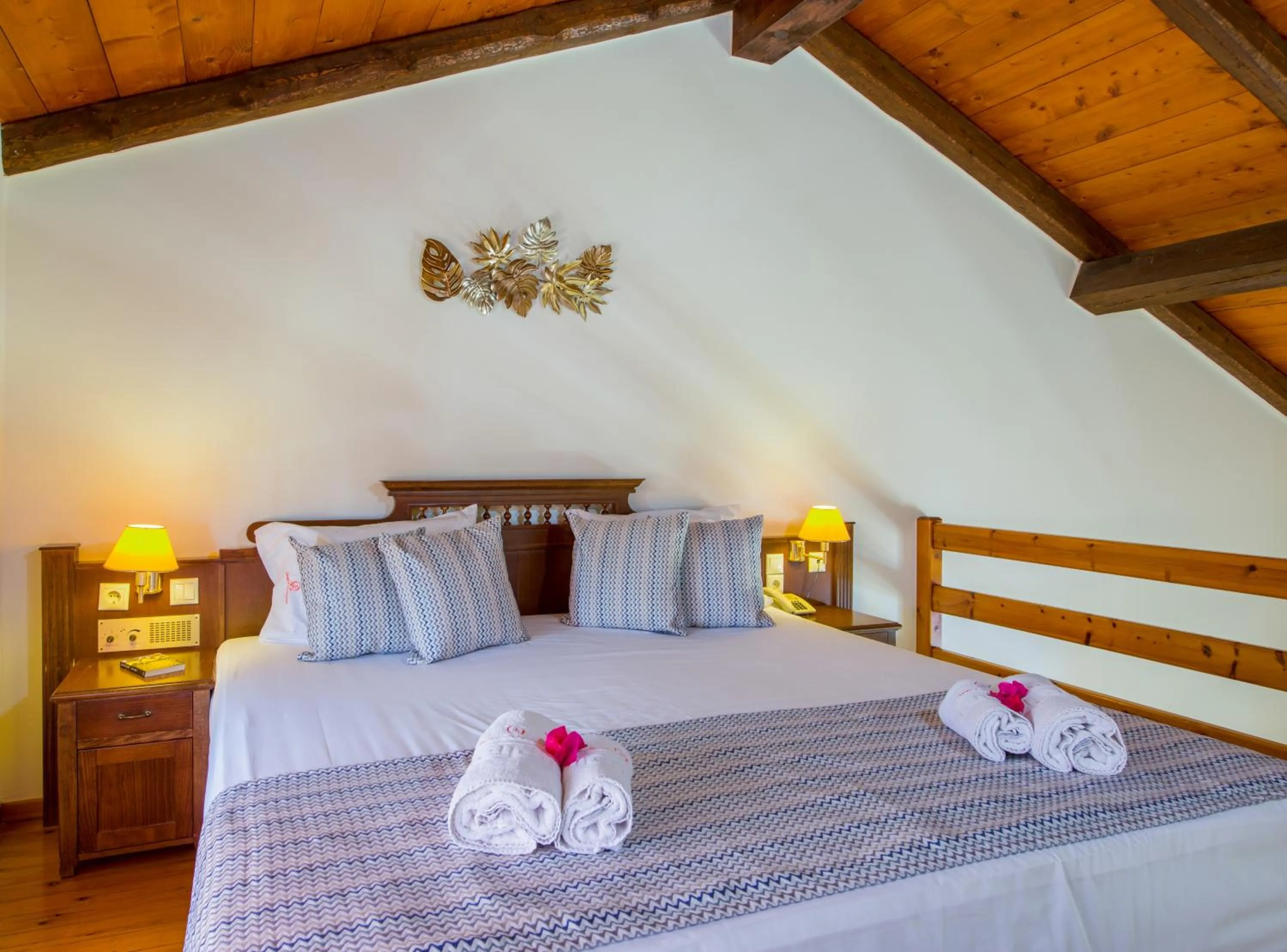 Bed in Omega Platanias