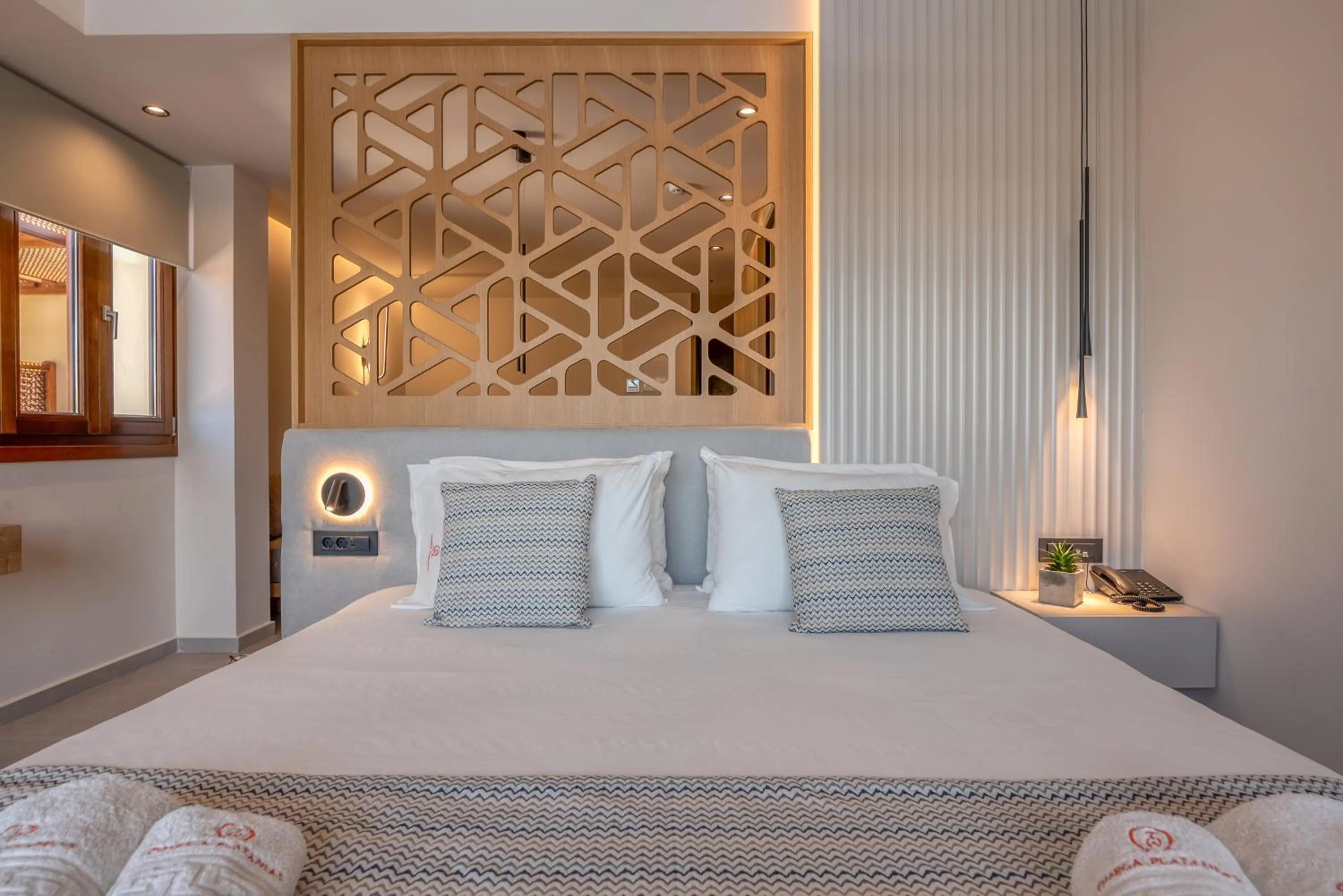 Bed in Omega Platanias