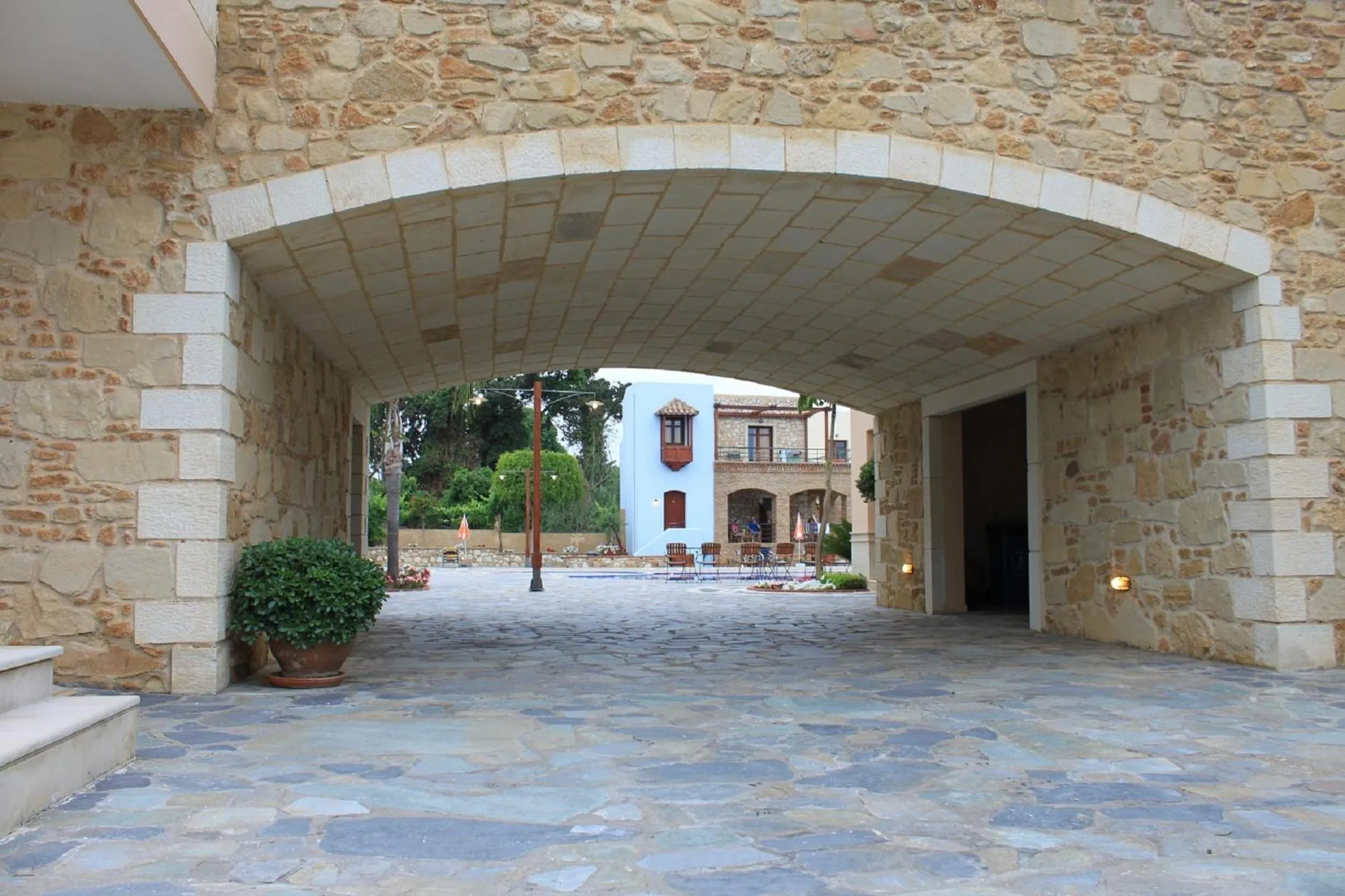 Facade/entrance in Omega Platanias