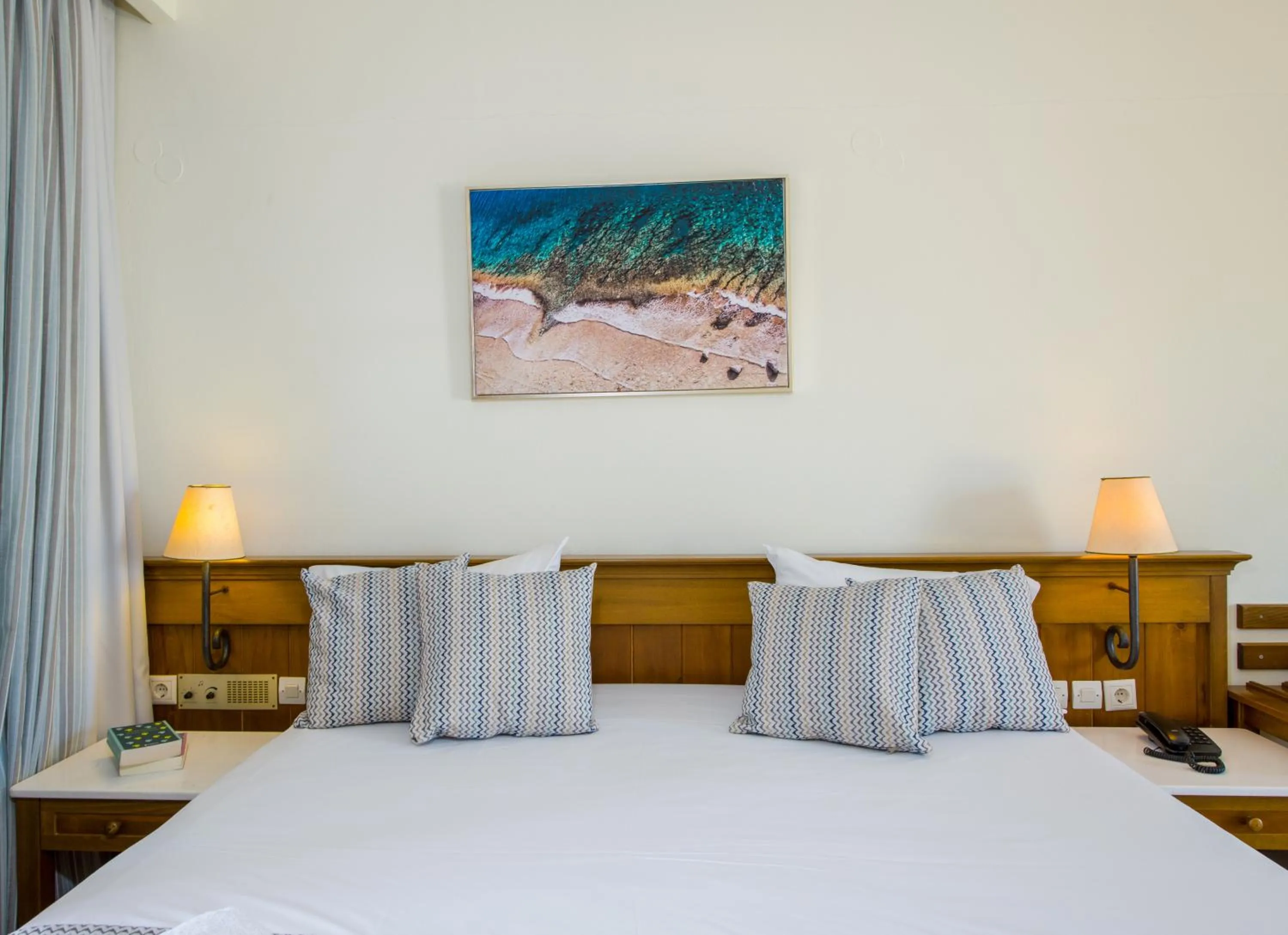 Bedroom, Bed in Omega Platanias