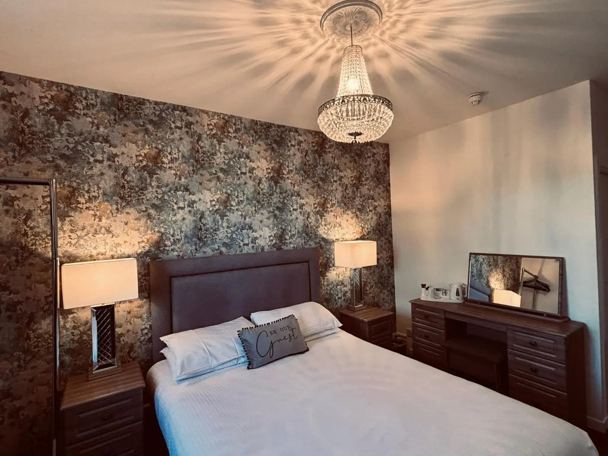 Single Room with Bathroom in The Mill House Hotel Single Room with Bathroom in The Mill House Hotel