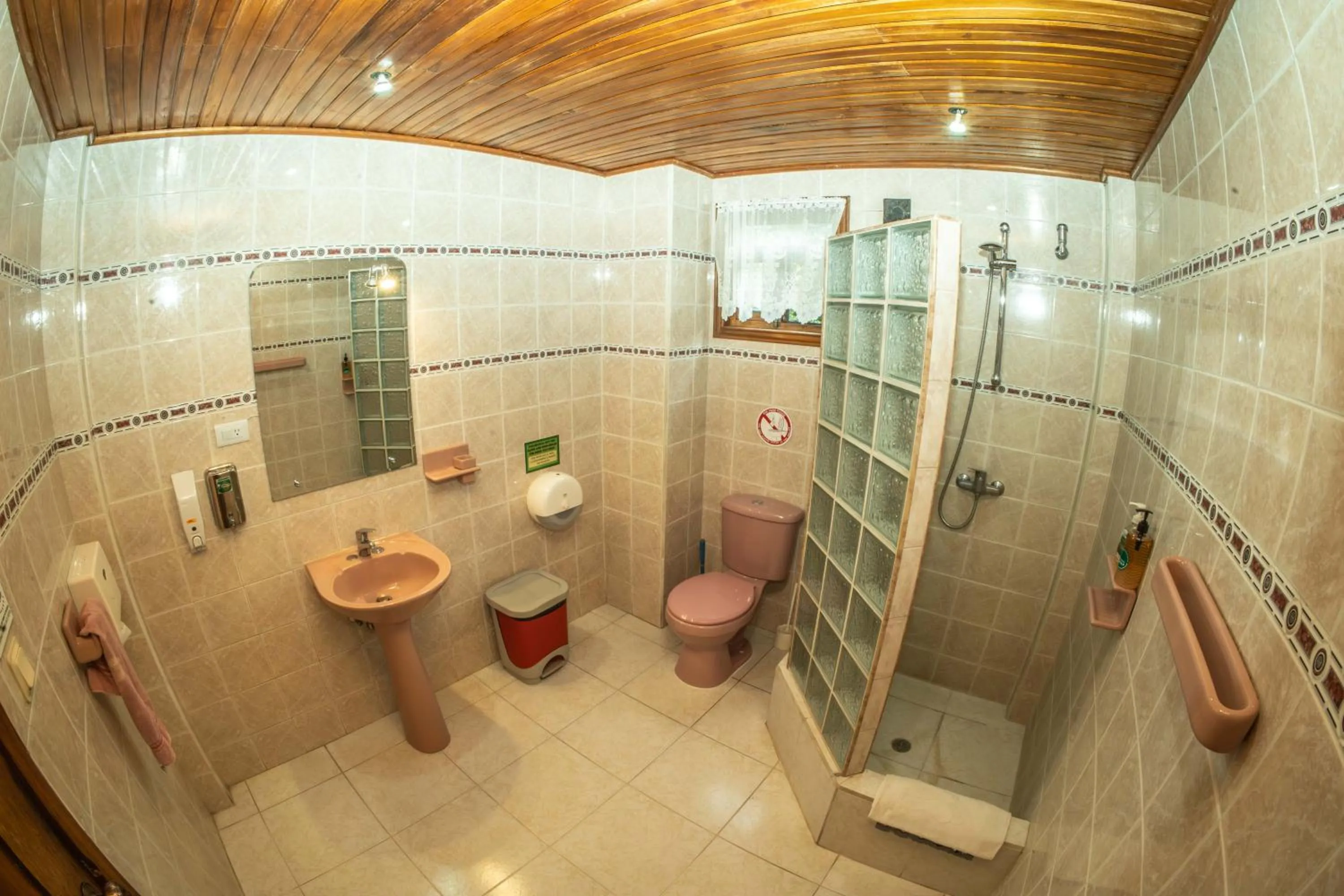 Shower in La Casa del Molino Blanco B&B