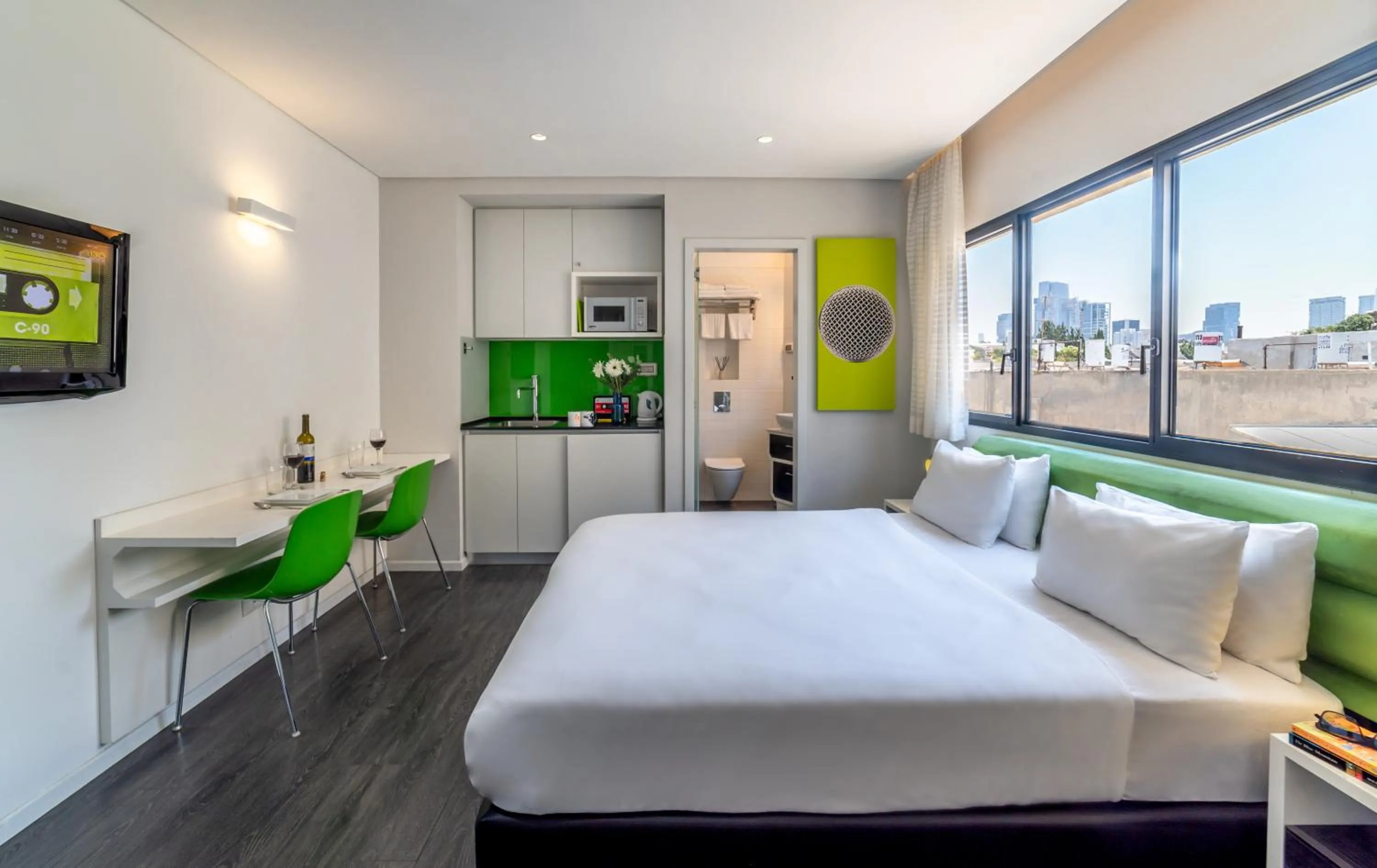 Photo of the whole room, Bed in 130 Rock Apartments