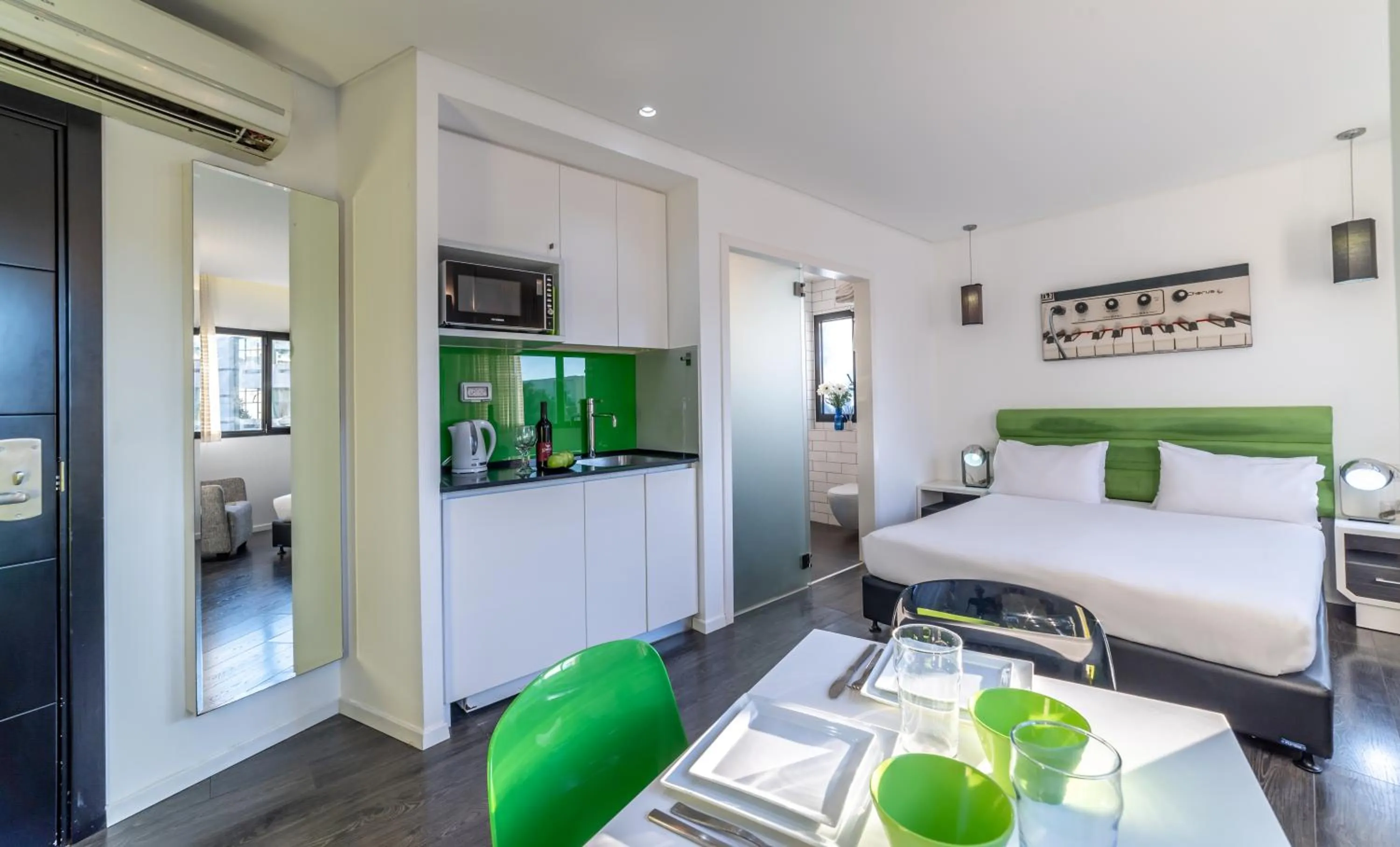 Photo of the whole room, Bed in 130 Rock Apartments