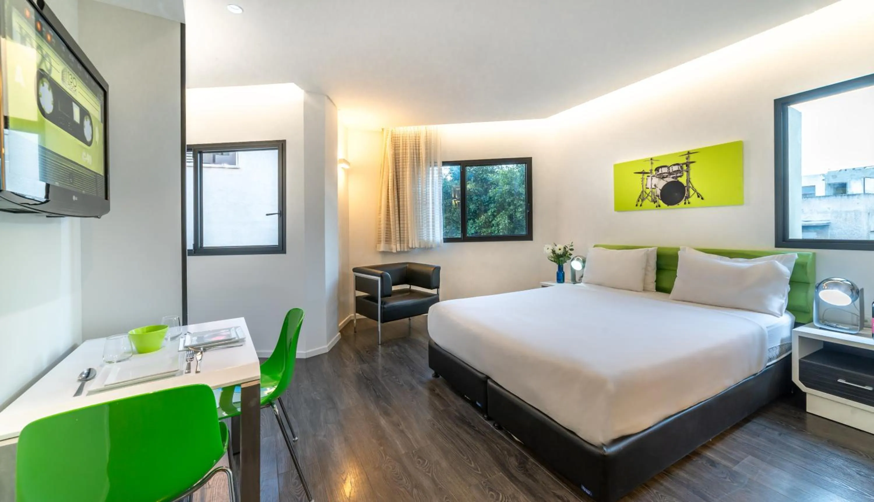 Photo of the whole room, Bed in 130 Rock Apartments