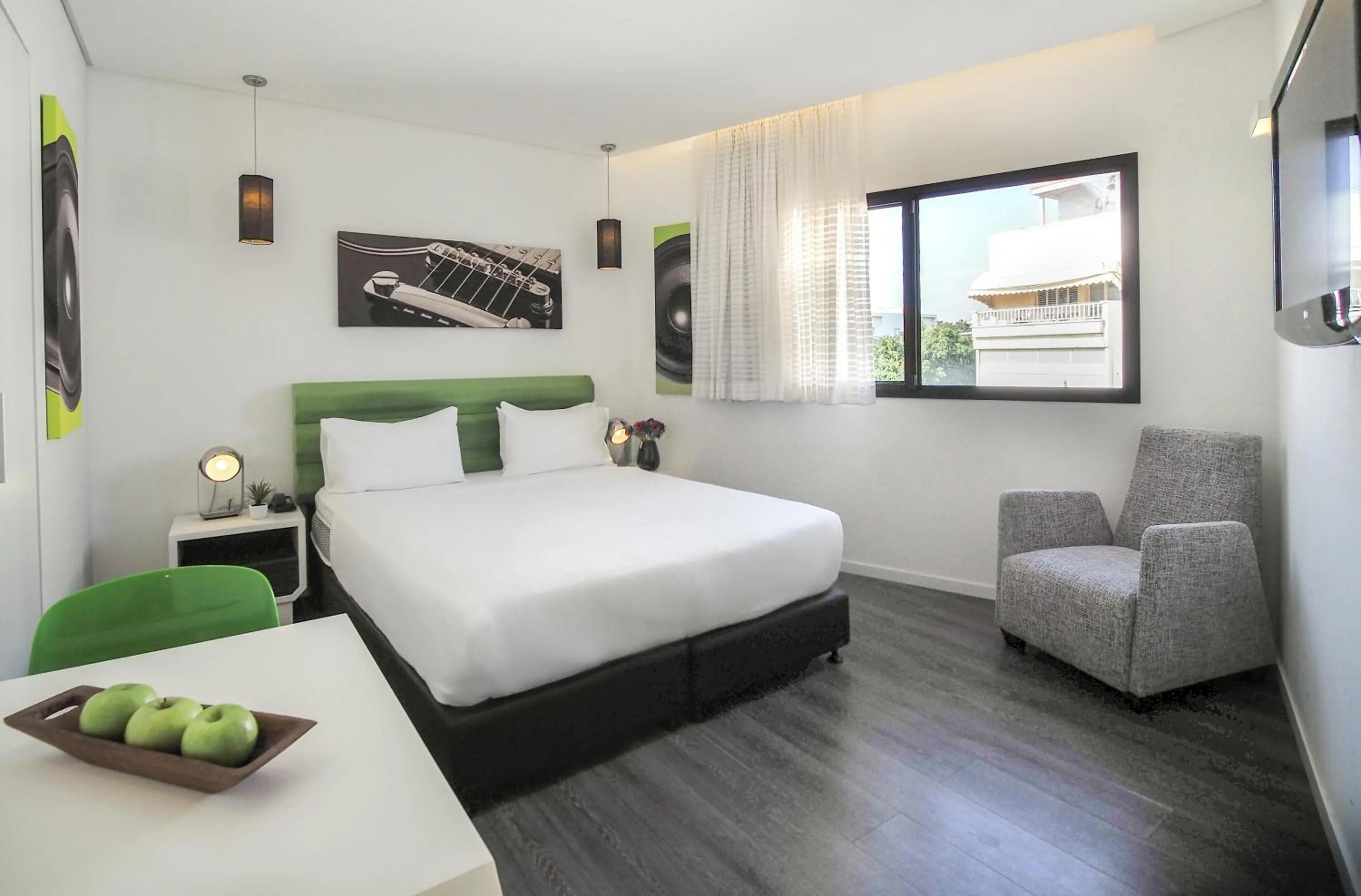 Photo of the whole room, Bed in 130 Rock Apartments