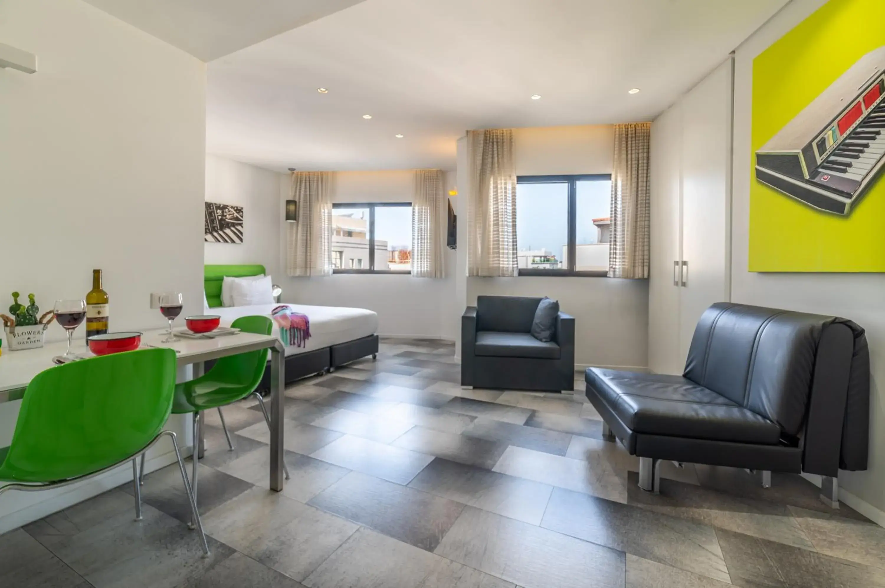 Superior Studio - single occupancy - Upper Floor in 130 Rock Apartments Superior Studio - single occupancy - Upper Floor in 130 Rock Apartments