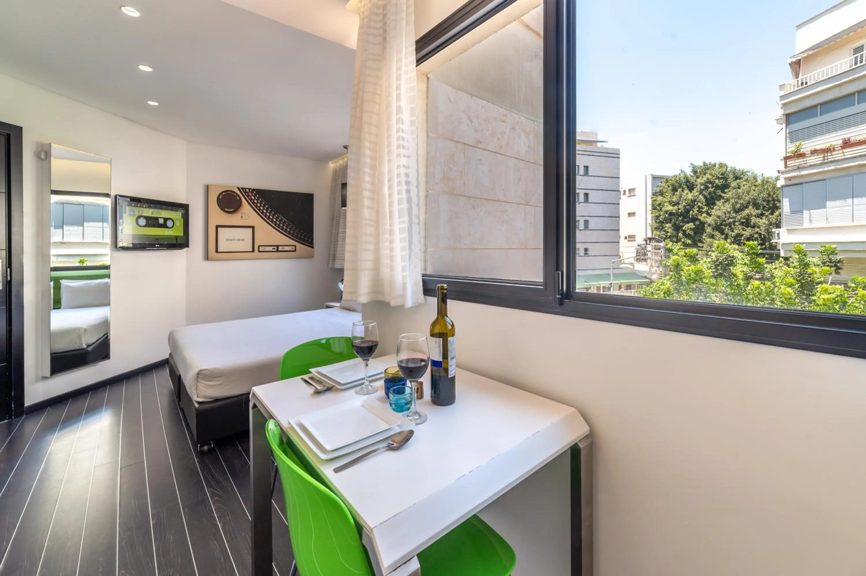 Photo of the whole room in 130 Rock Apartments