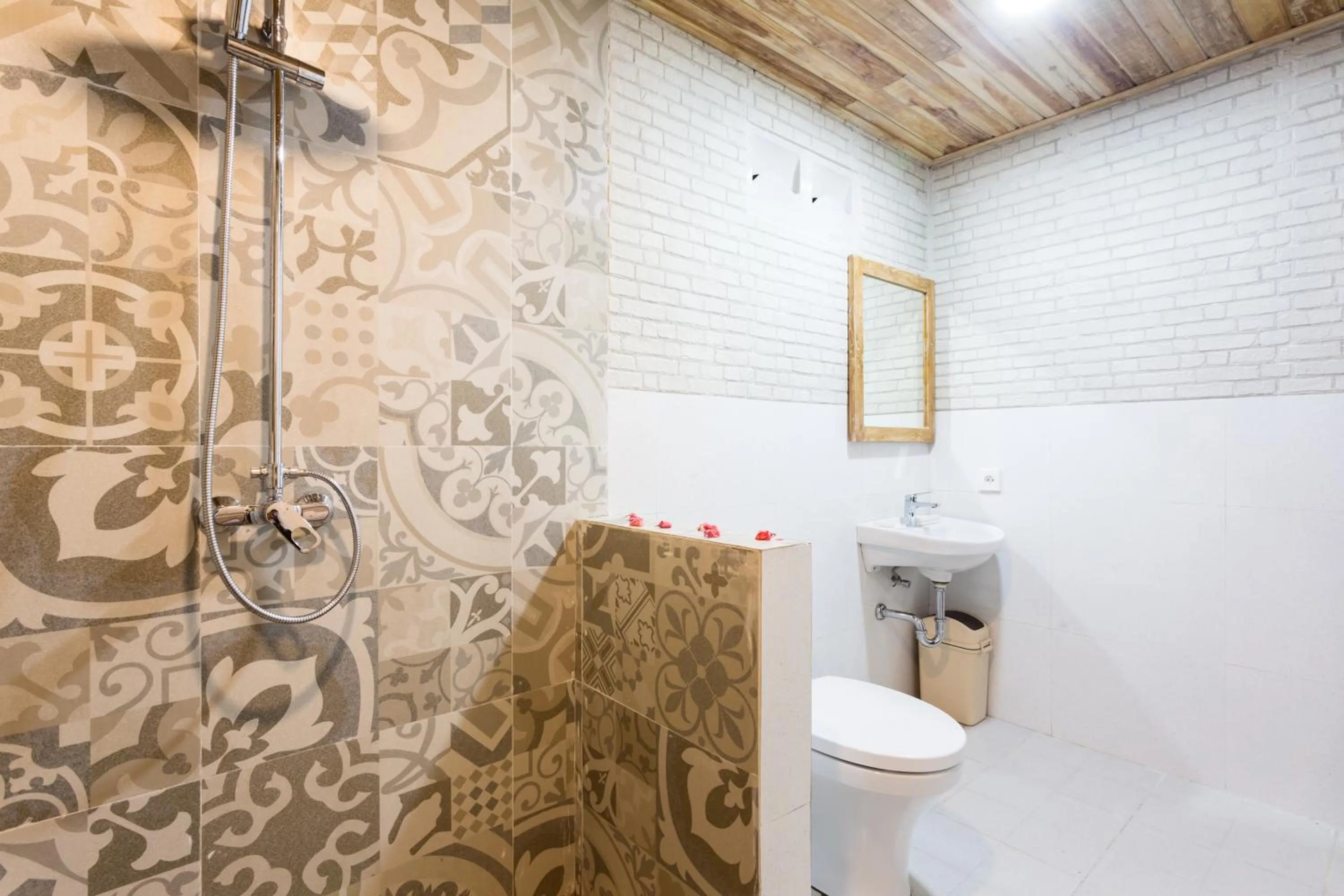 Shower in The Dewi Premier Nusa Penida