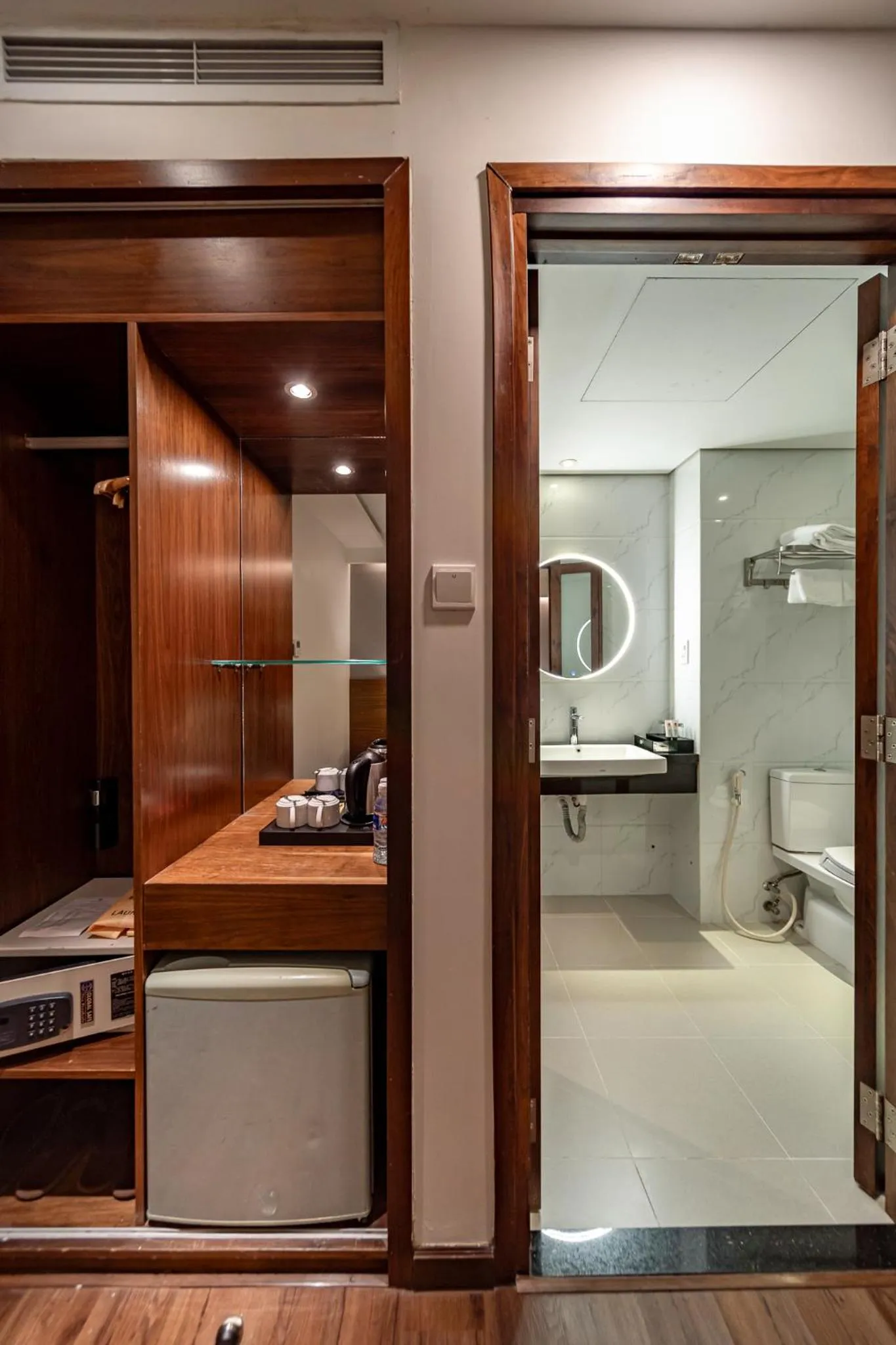 Shower in Edoya Hotel Ben Thanh