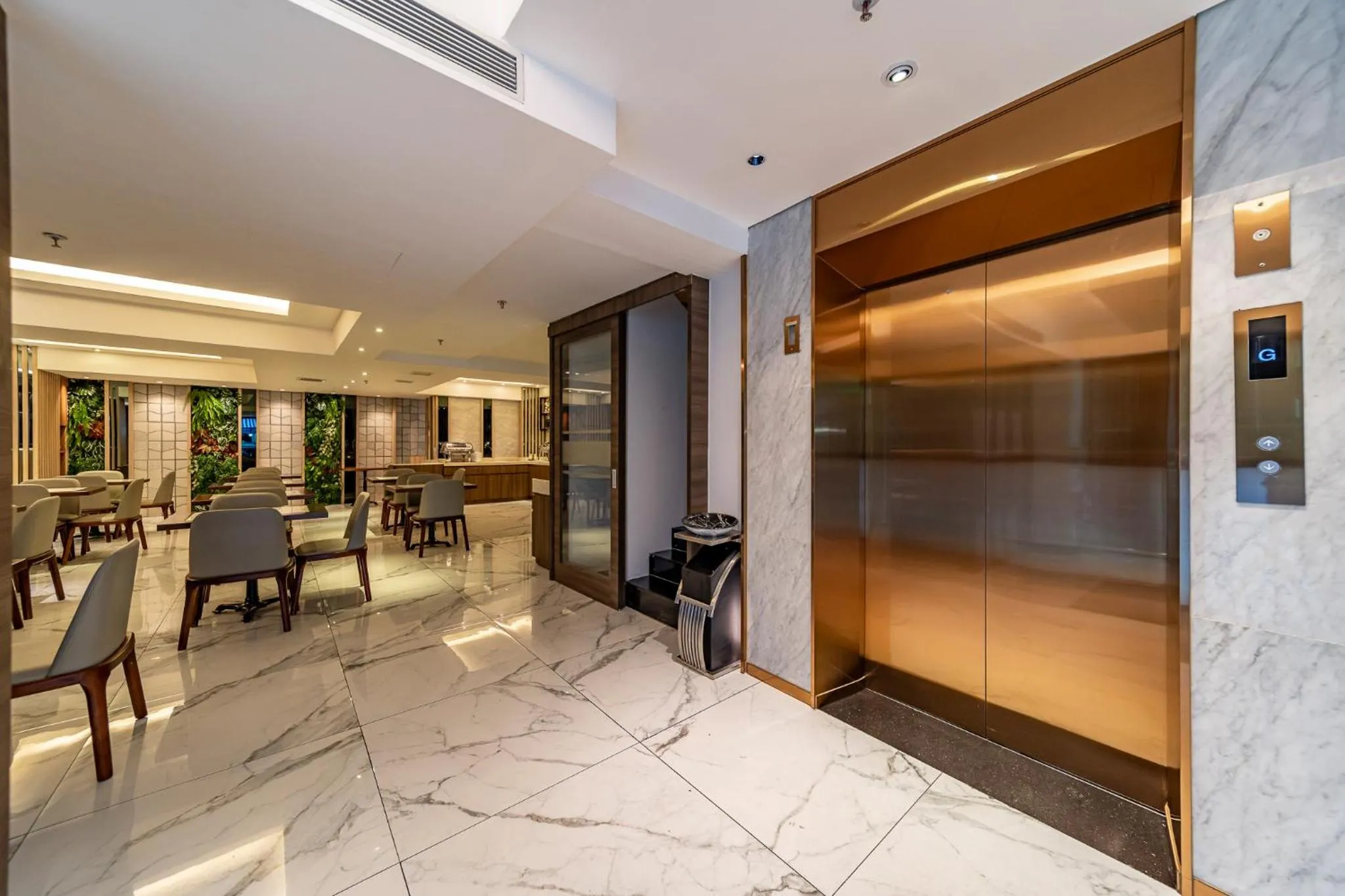 Restaurant/places to eat in Edoya Hotel Ben Thanh