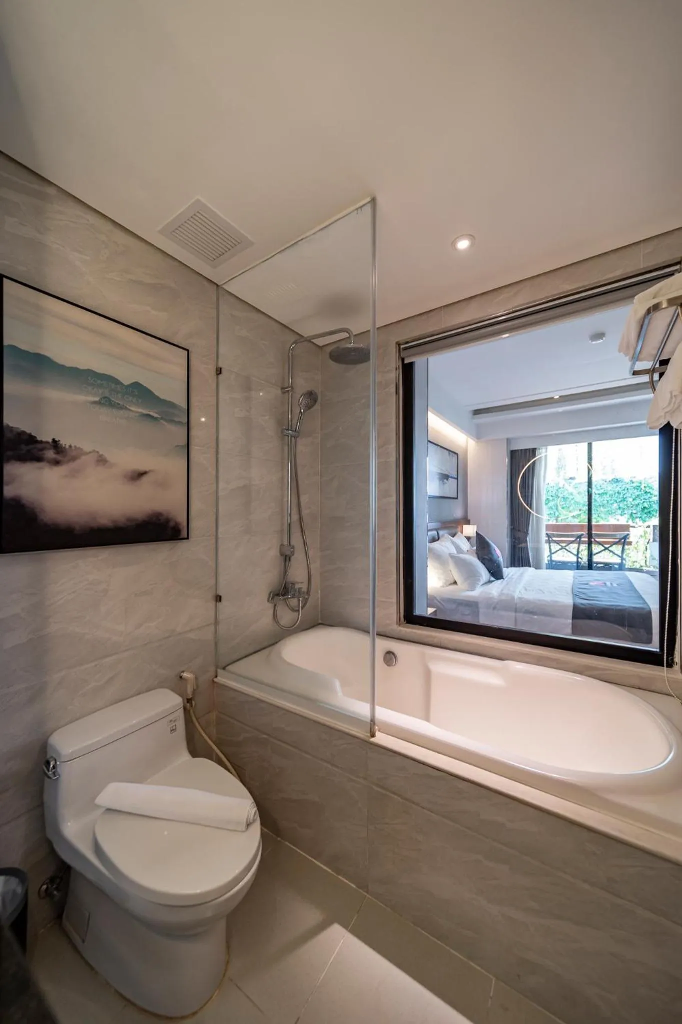 Shower in Edoya Hotel Ben Thanh