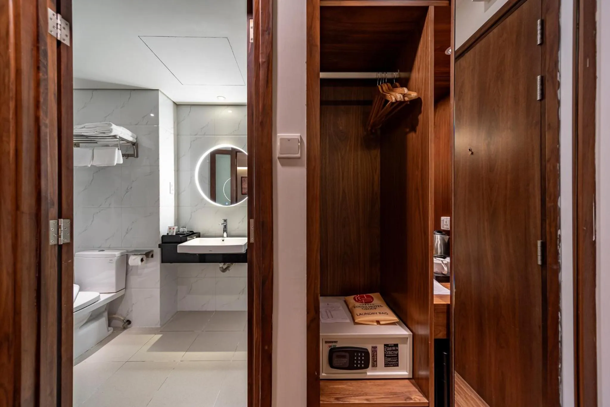 Shower in Edoya Hotel Ben Thanh