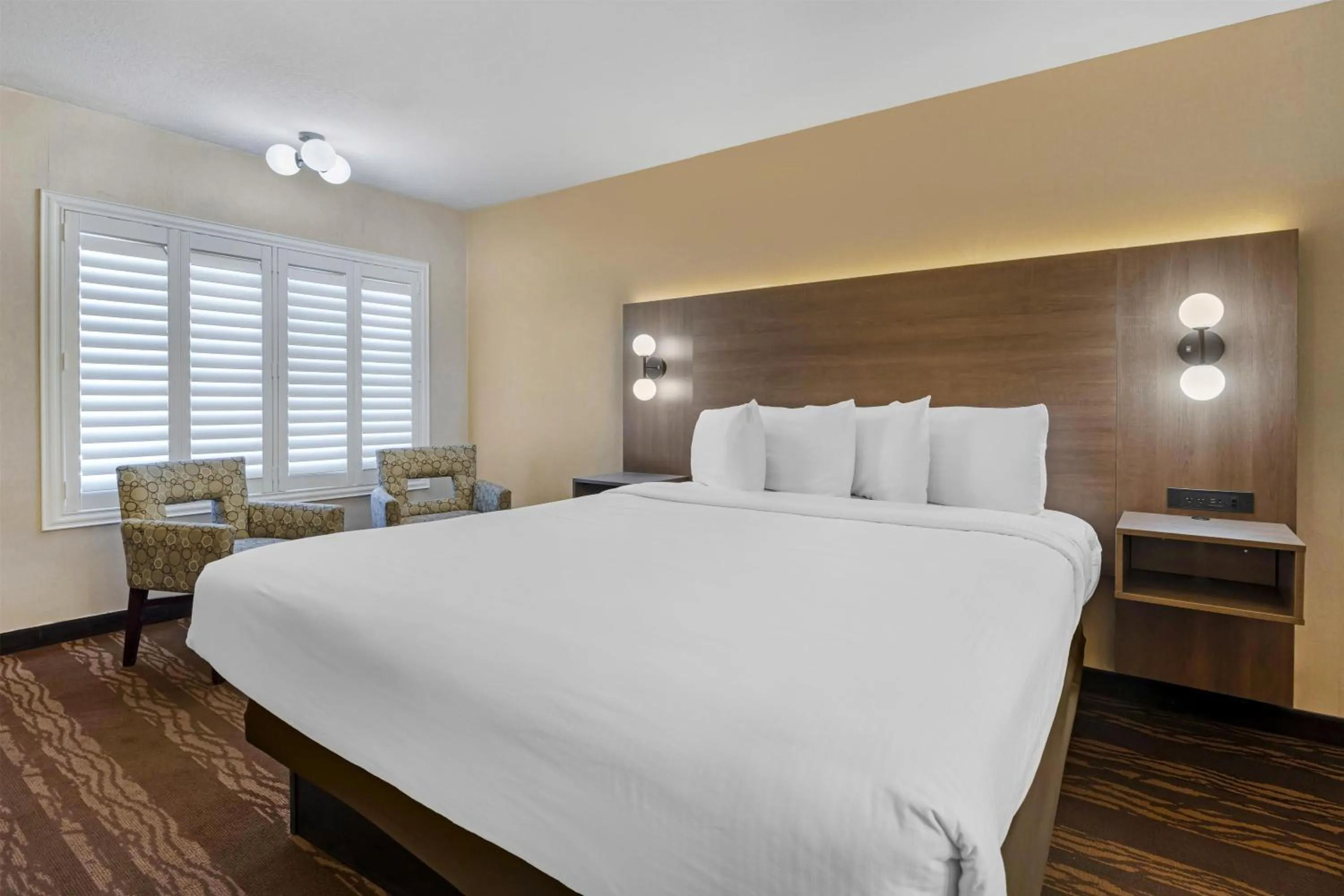 Bedroom, Bed in Best Western Plus Stovall's Inn