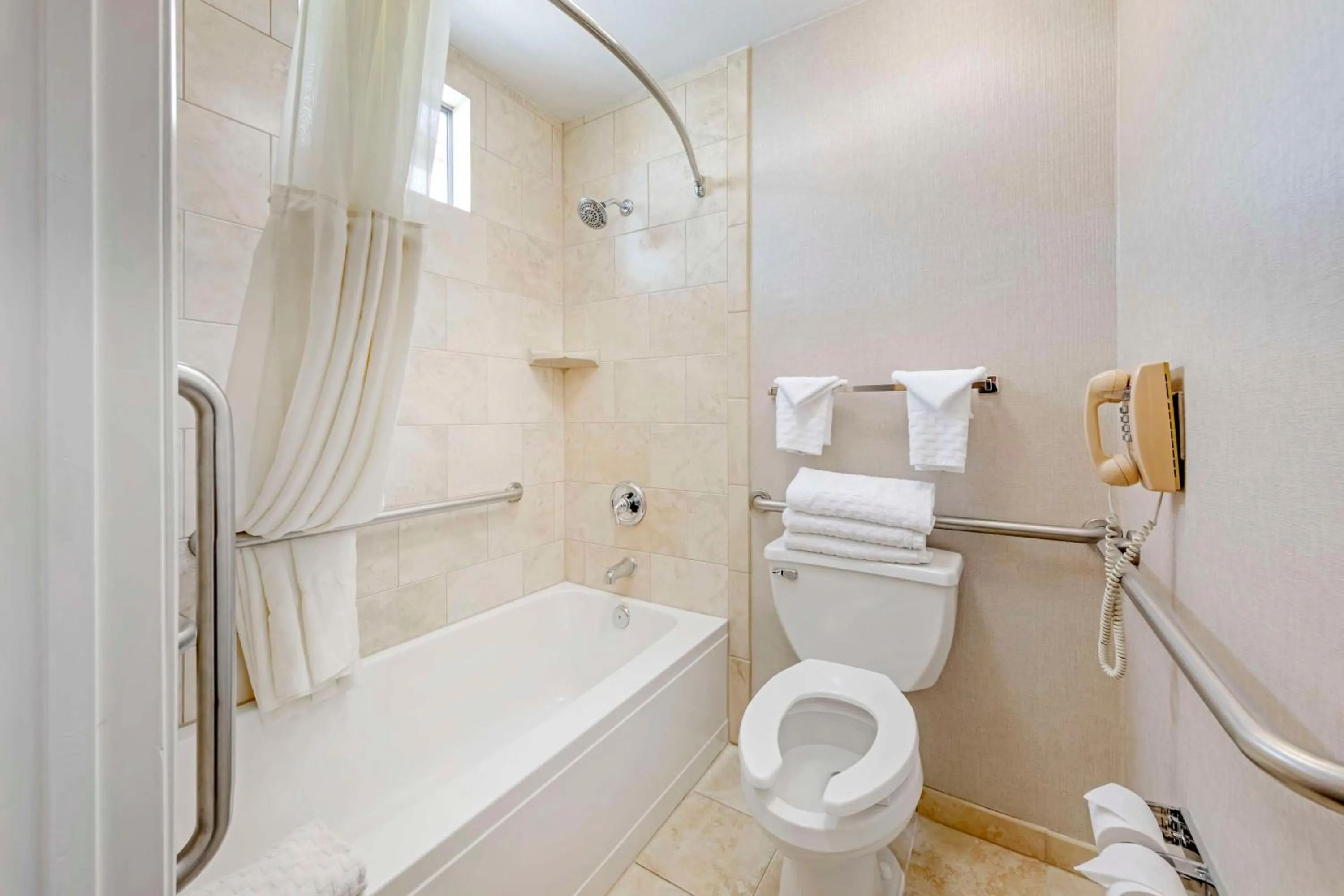 Bathroom in Best Western Plus Stovall's Inn